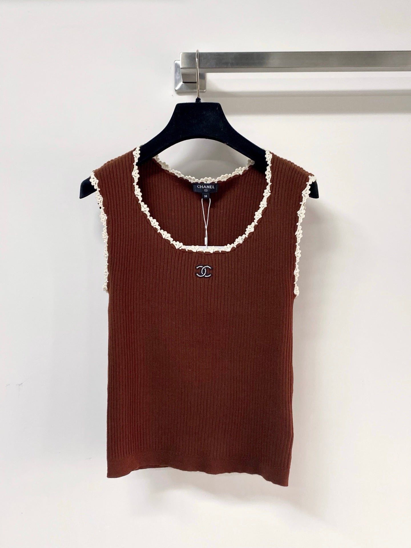 Chanel 2026 Lace-trimmed Knit Vest Wool 366056