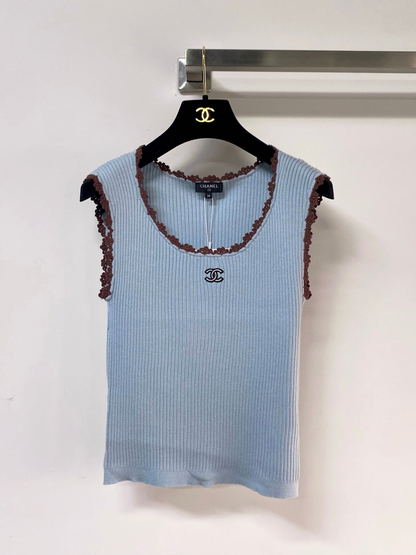 Chanel 2026 Lace-trimmed Knit Vest Wool 366056