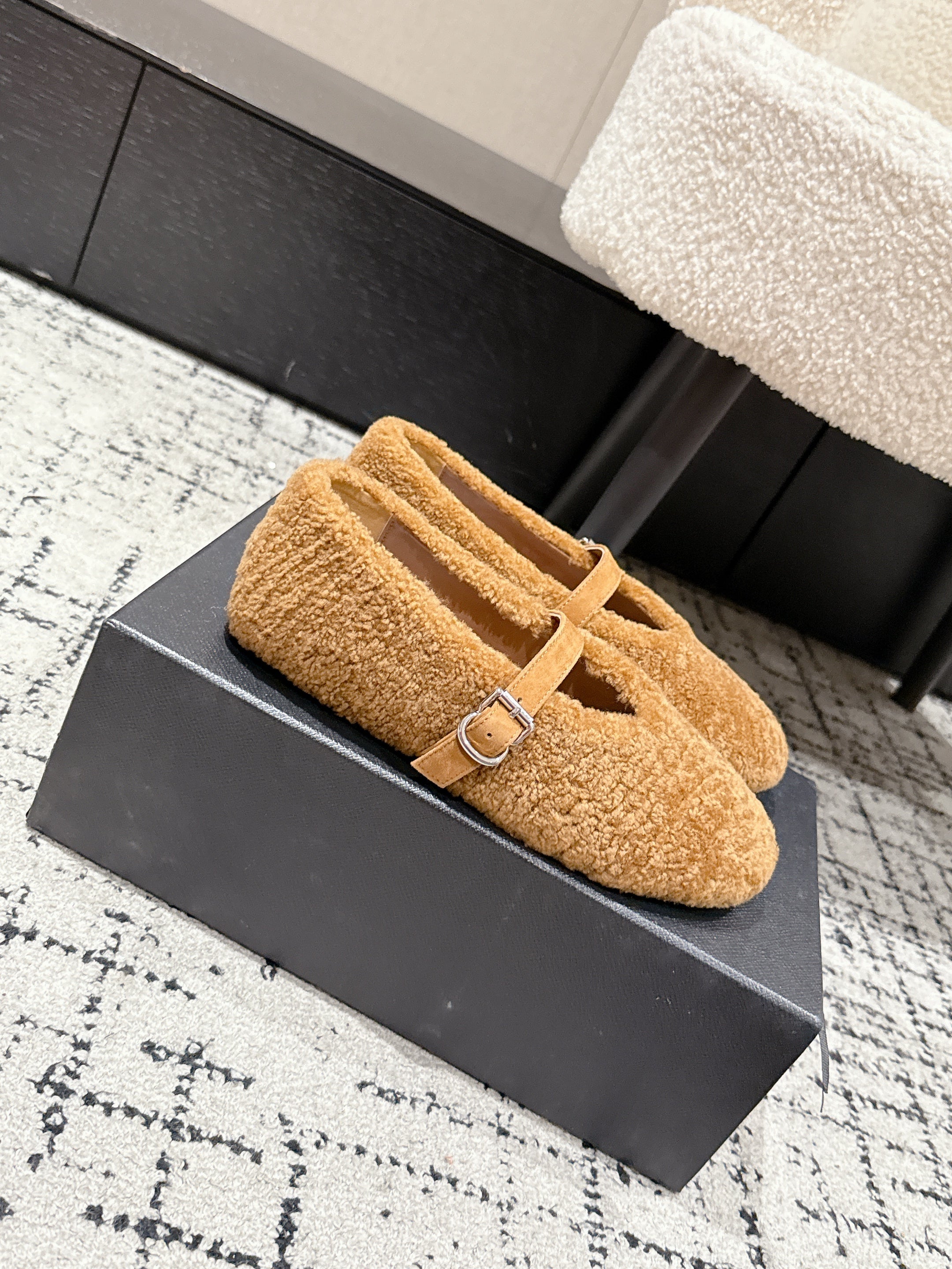 Alaia 2025 Ballet Flat Camel Wool 558647