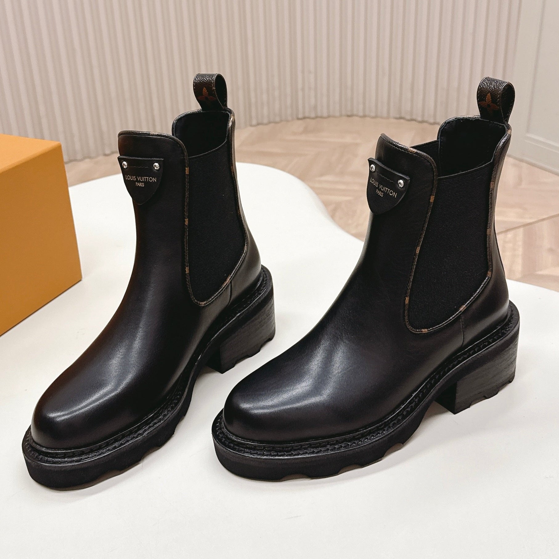 LV 2026  Beaubourg Platform Ankle Boot Black Calfskin 595465