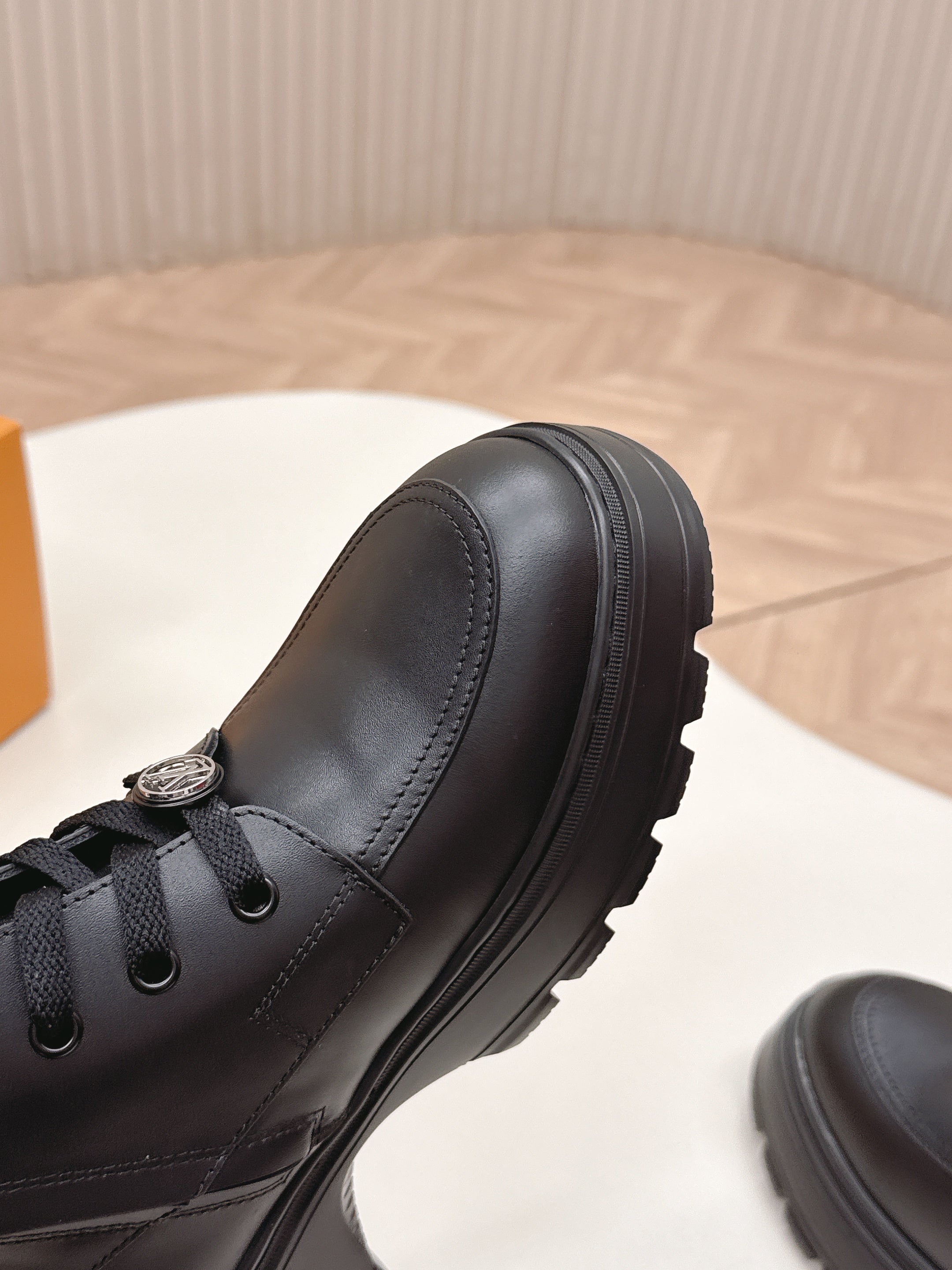 LV 2026 Laureate Platform Desert Boot Black Calfskin 595451