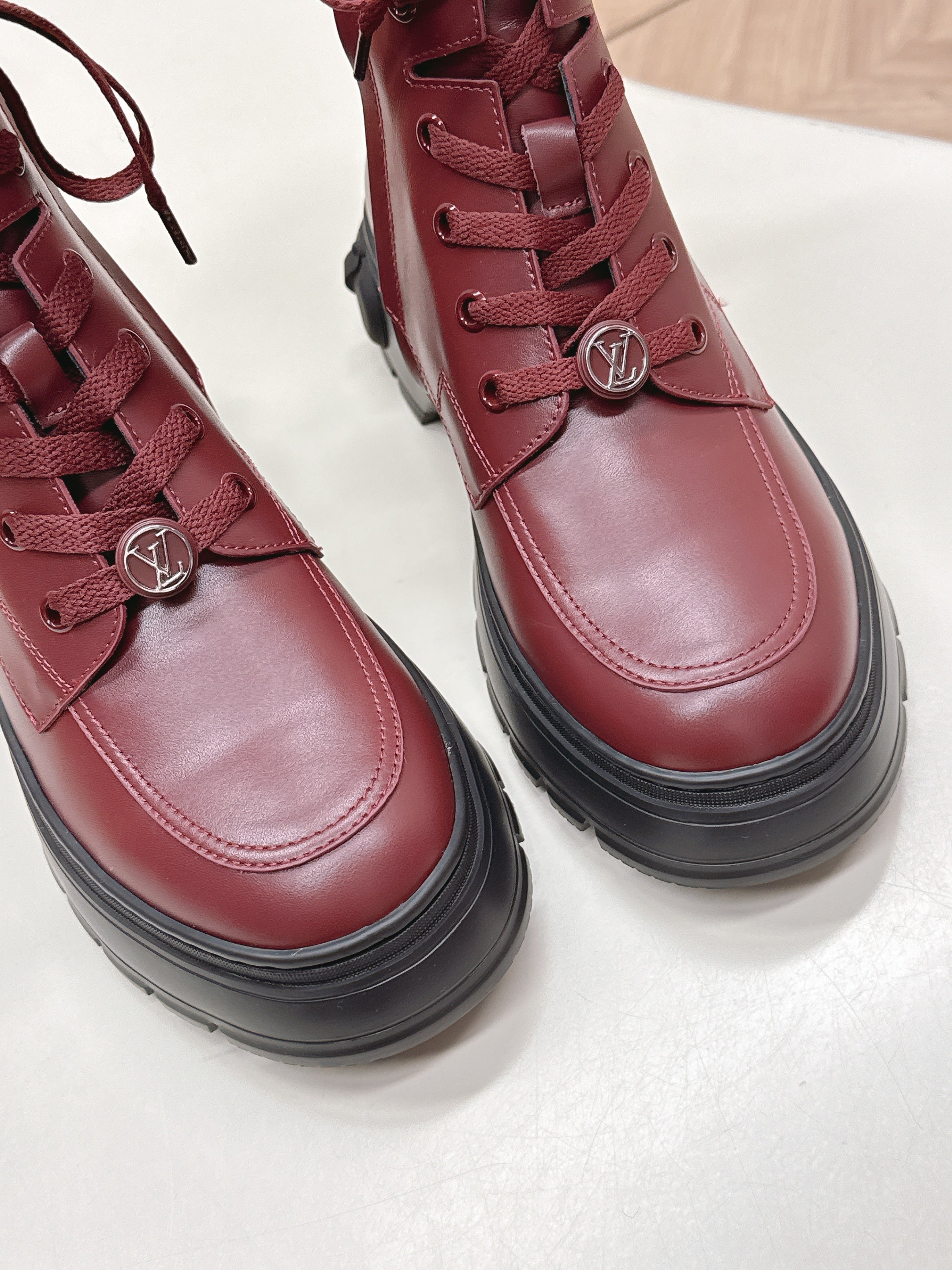 LV 2026 Laureate Platform Desert Boot Burgundy Calfskin 595452