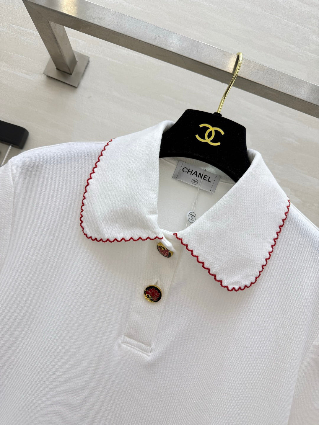 Chanel 2026 Red-Trimmed Peter Pan Collar Polo Short-Sleeve White Cotton 666394