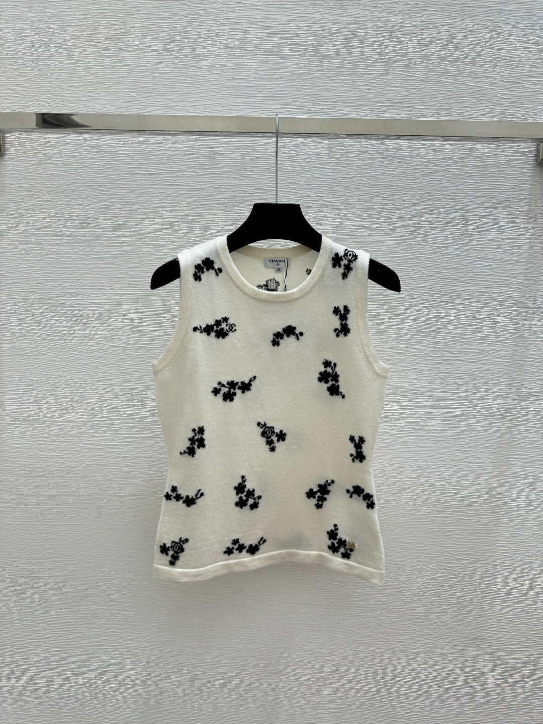 Chanel 2026 Floral Crew Neck Knit Vest Wool 363301
