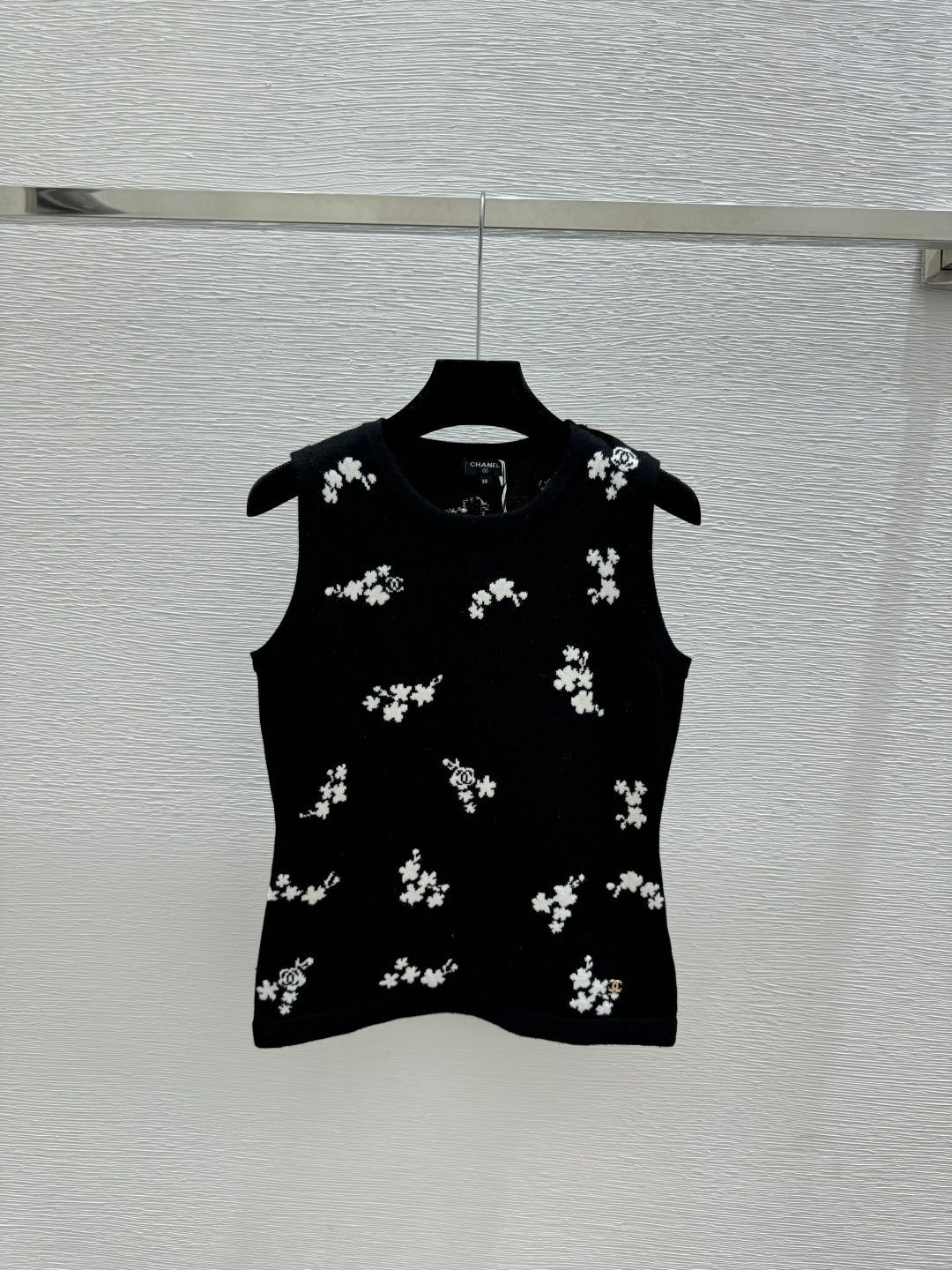 Chanel 2026 Floral Crew Neck Knit Vest Wool 363301