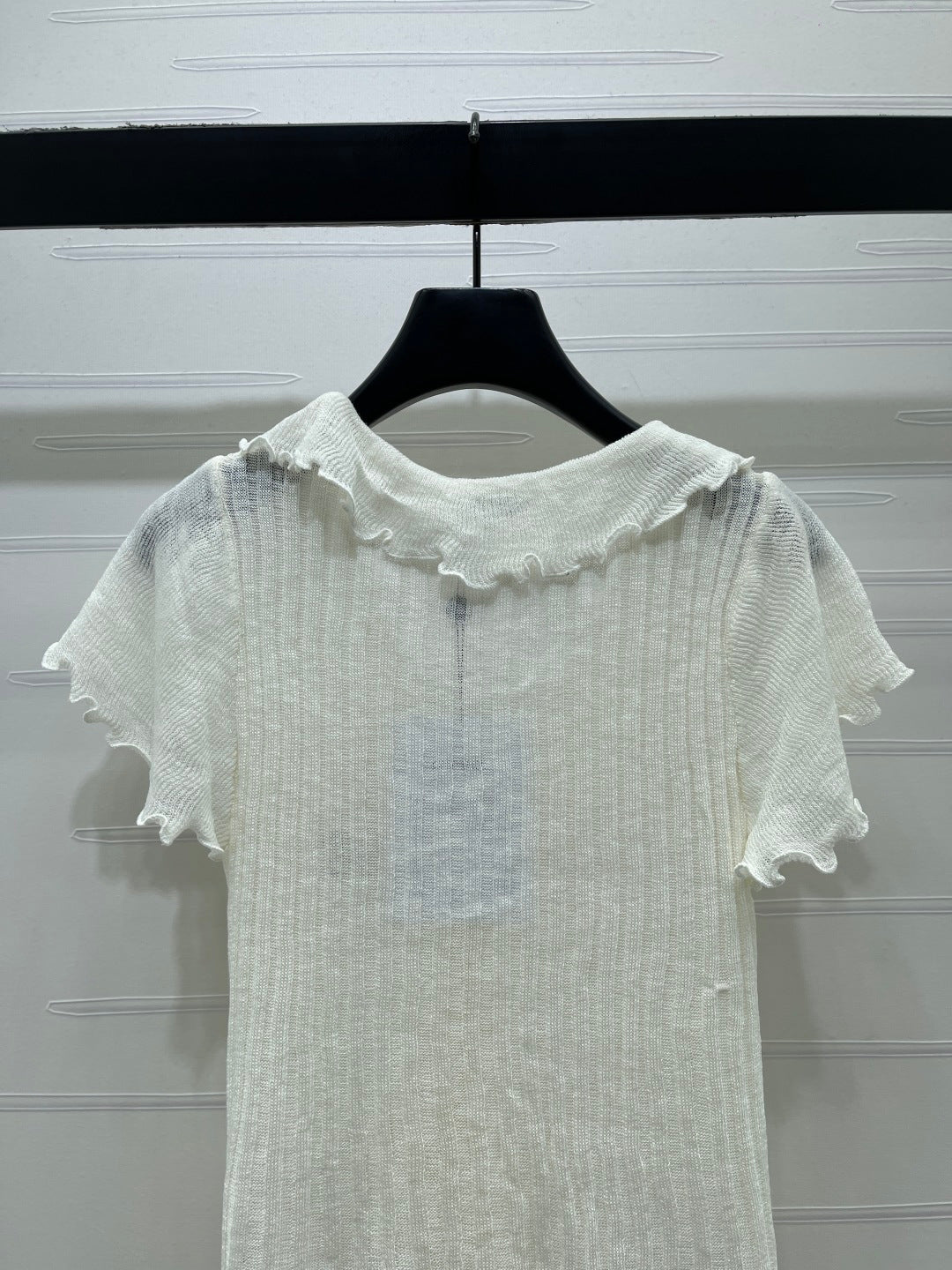 Chanel 2026 Ruffled Knit V-neck Short-sleeved T-shirt White Wool 356523