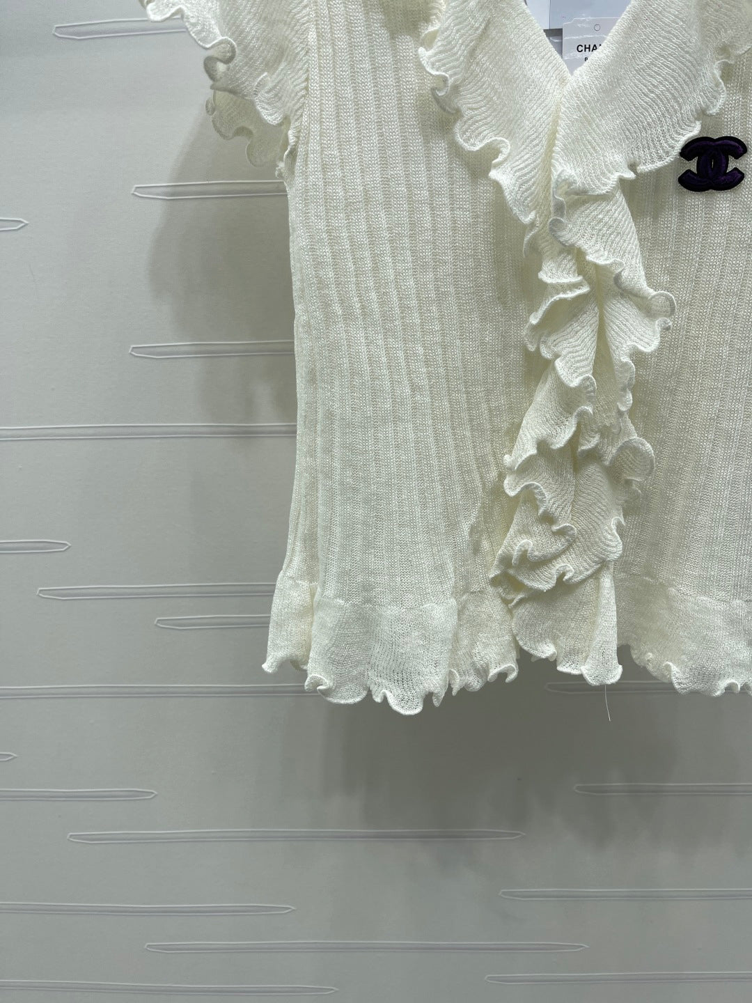 Chanel 2026 Ruffled Knit V-neck Short-sleeved T-shirt White Wool 356523