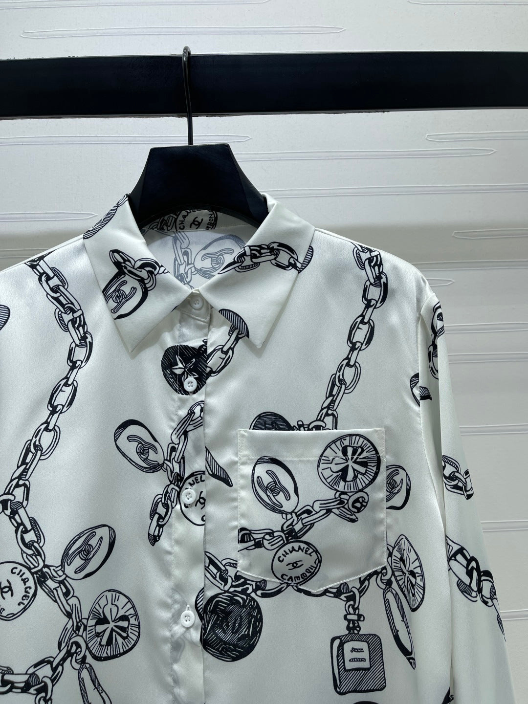 Chanel 2026 Long-sleeved Shirt With Chain Pattern 289851