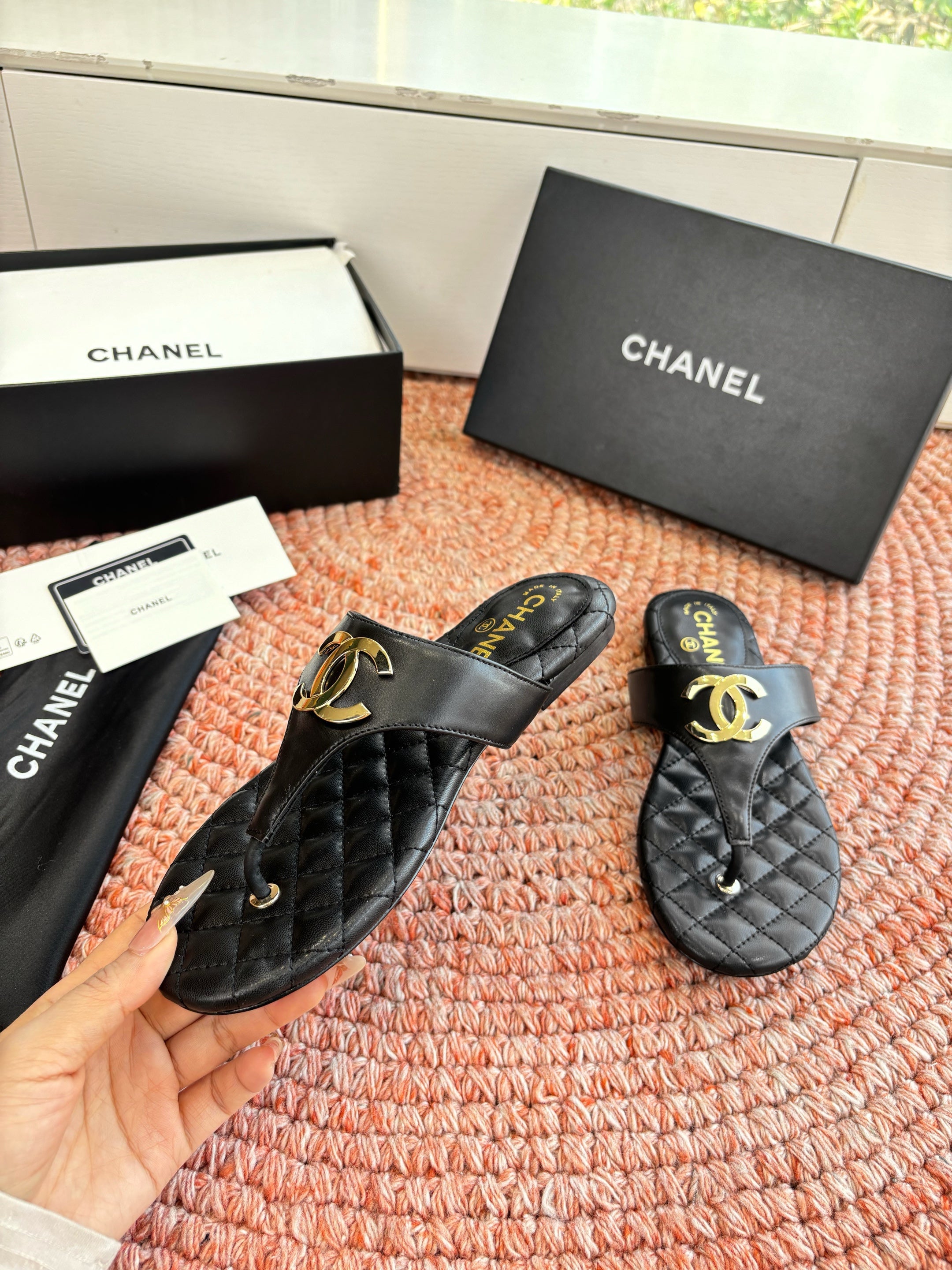 CC 26s Thong Sandals Black Sheepskin 648259