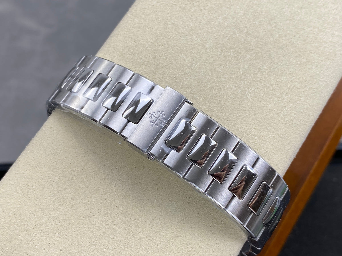 Patek Philippe Nautilus 40mm Diamond Benzel Green Dial
