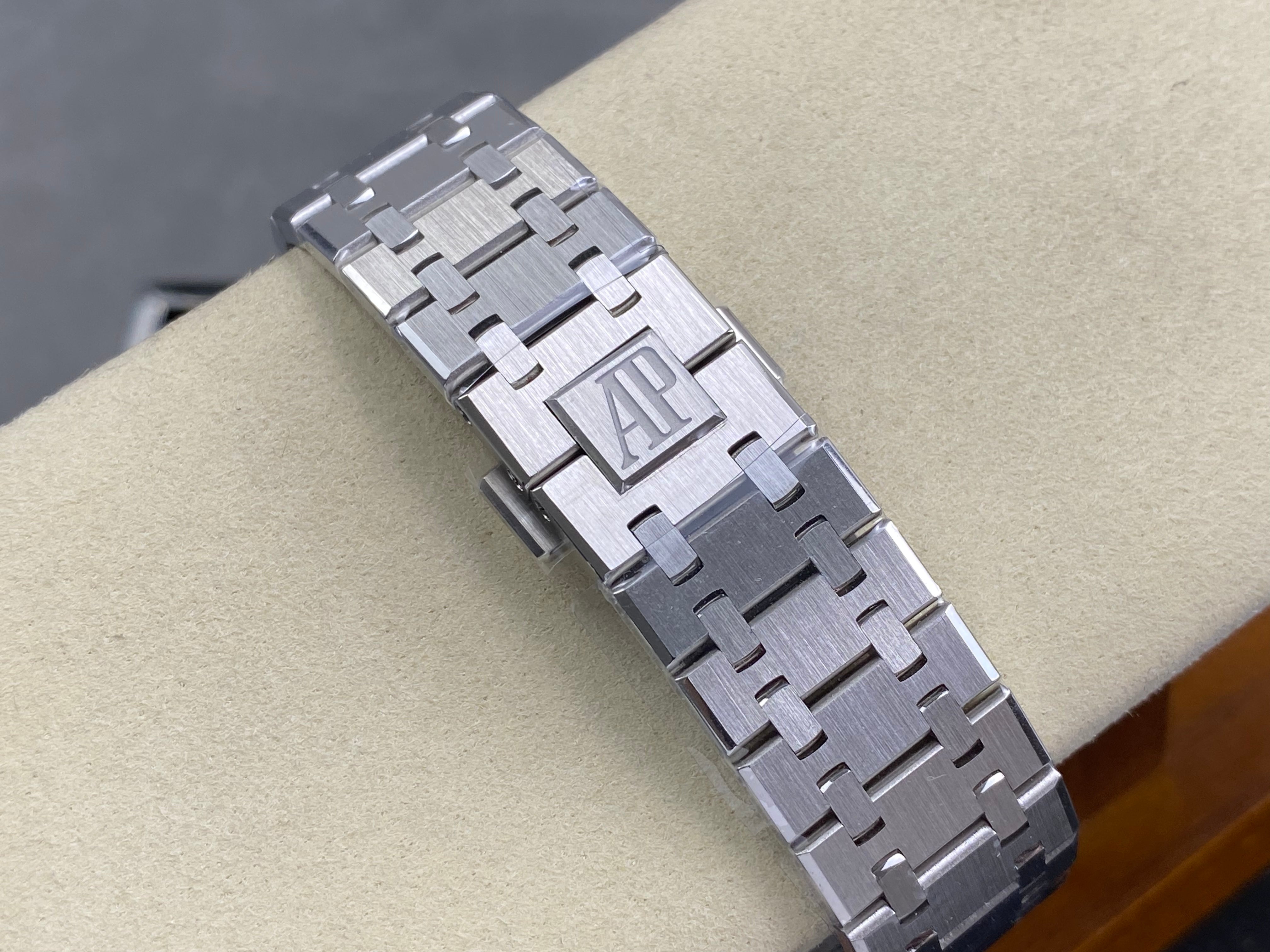 Audemars Piguet Royal Oak Selfwinding 41mm 15510 White Dial