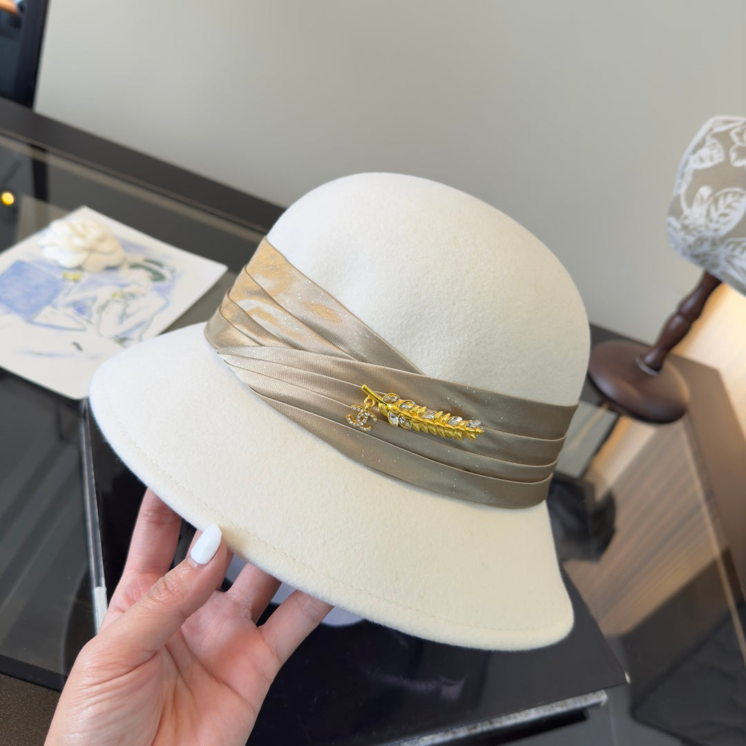 Chanel Felt Hat With Brooch 477662