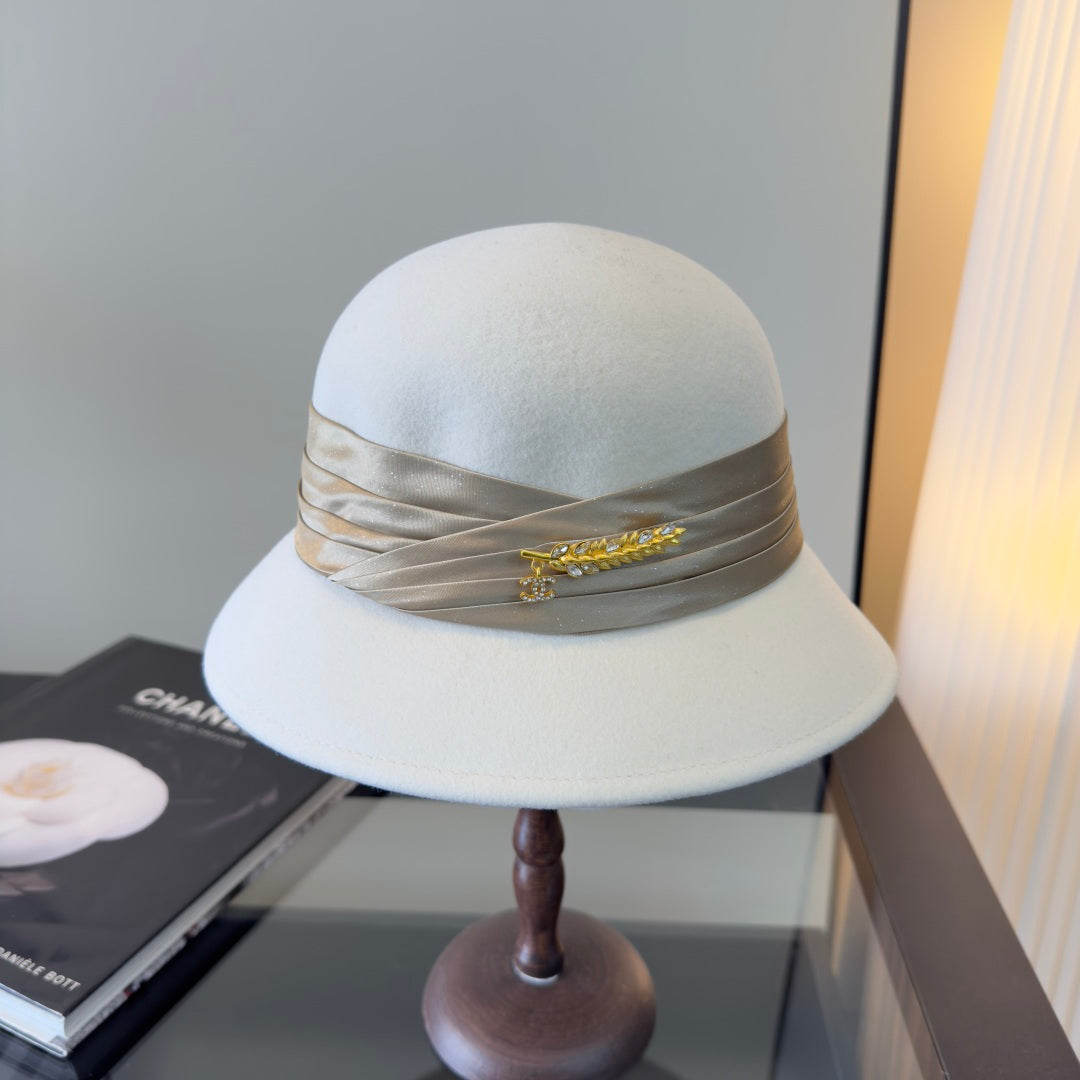 Chanel Felt Hat With Brooch 477662