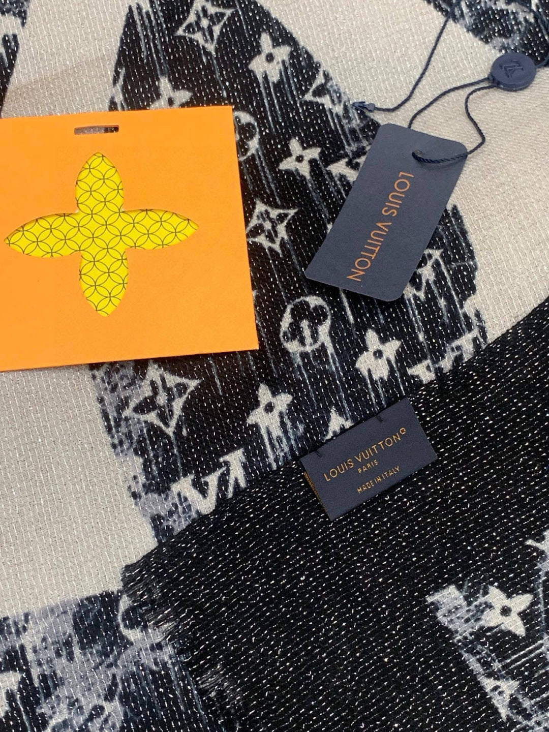 LV Shiny Silver Scarf 200cm Black White Cashmere 969182