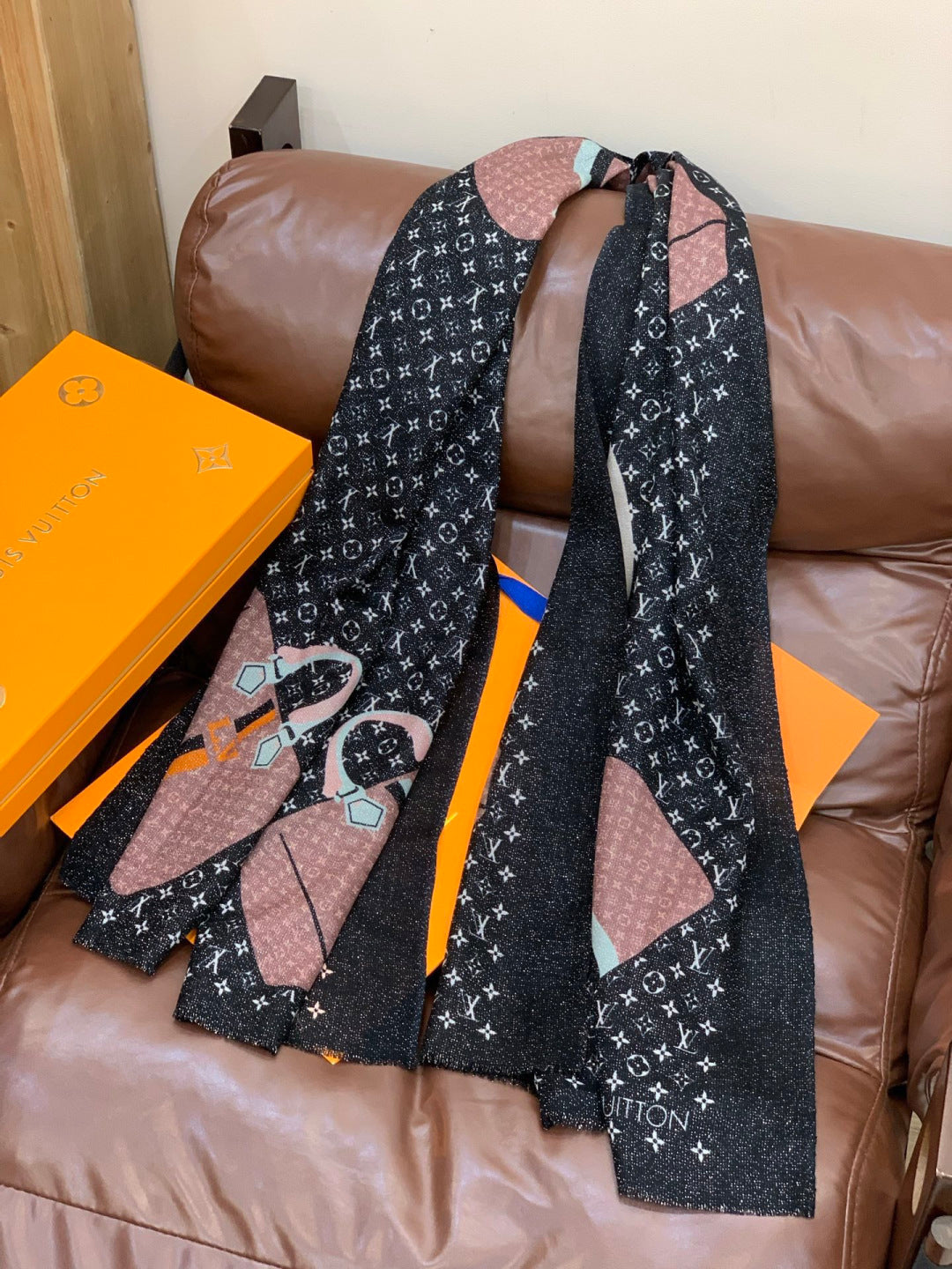 LV Monogram Scarf 200cm Black Brown Cashmere 969190