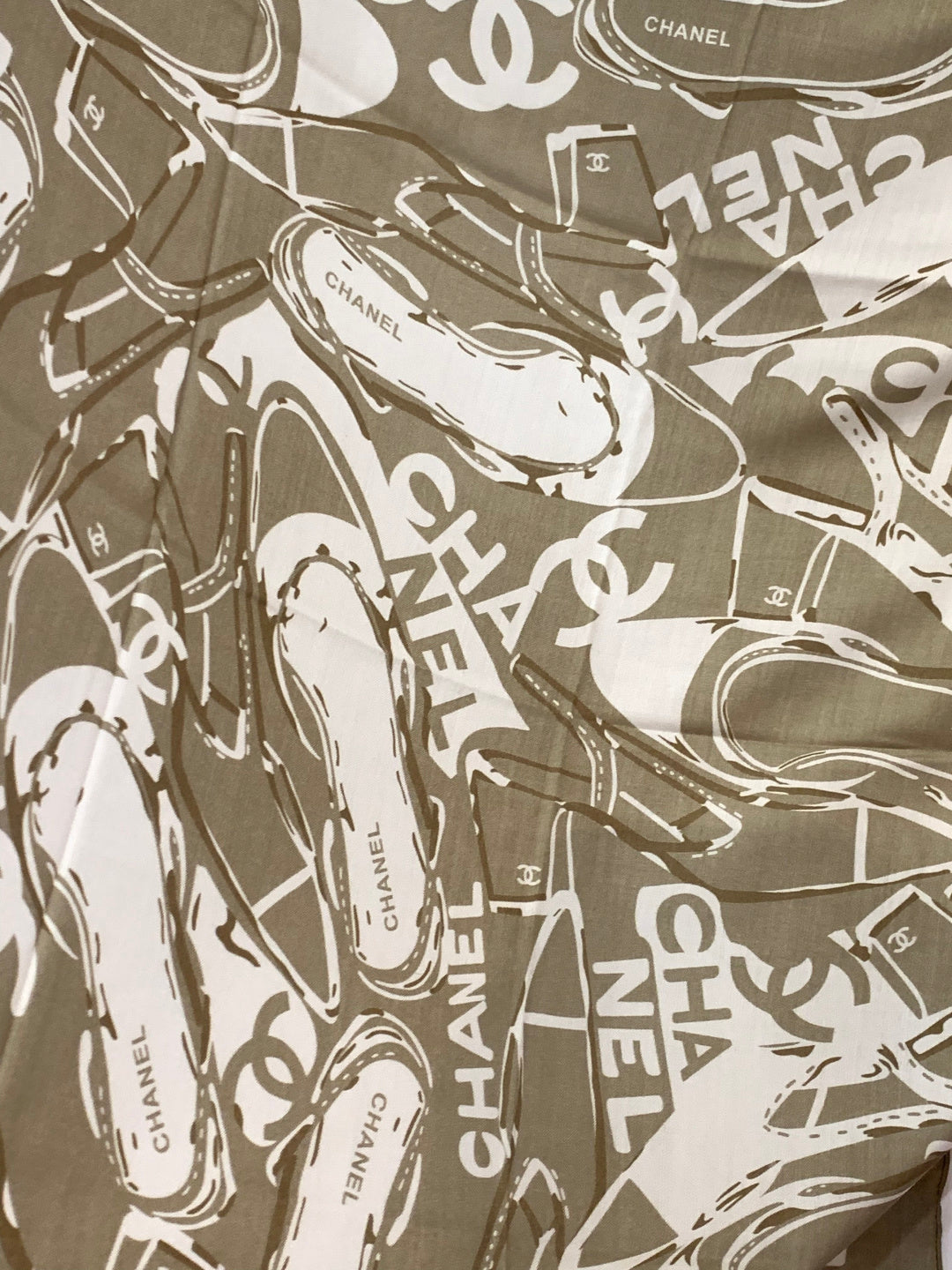 CC 25 Reversible Scarf 135cm Beige White Cashmere 970902