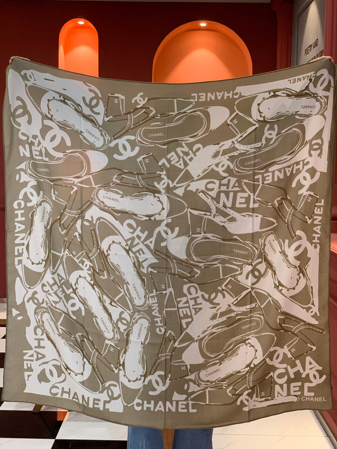 CC 25 Reversible Scarf 135cm Beige White Cashmere 970902