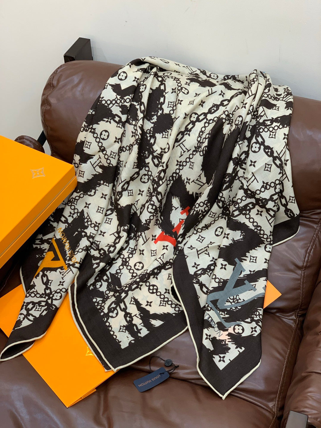 LV Double-Sided Shawl Scarf 140cm White Black Silk Cashmere 976740