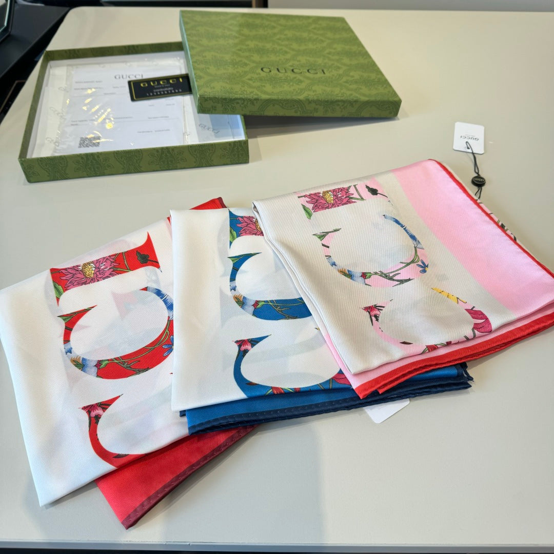 GG Signature Floral Scarf 90CM  White Red Twill Silk 280694