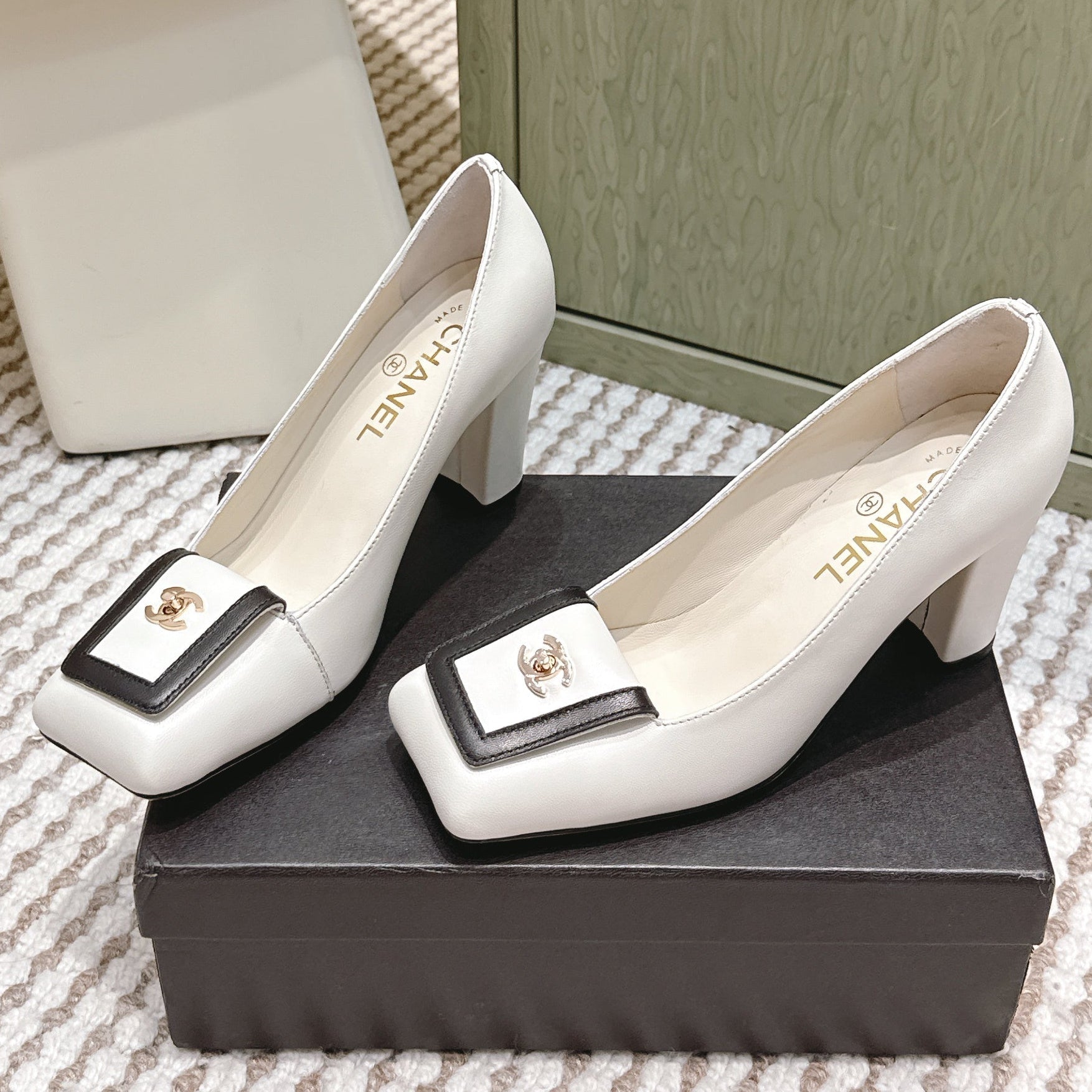 Chanel 2026 Pump Ivory And Black Lambskin 653538