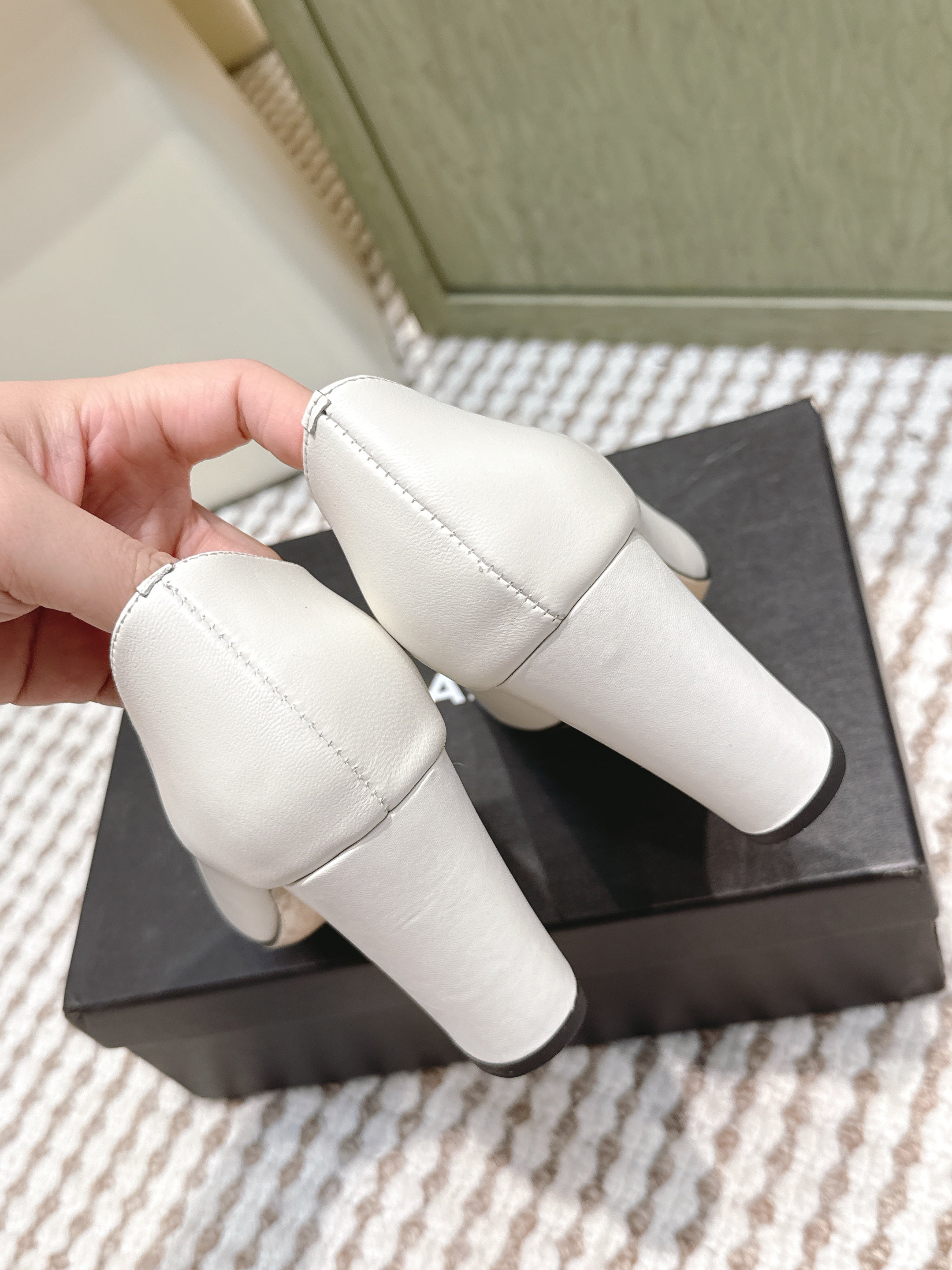 Chanel 2026 Pump Ivory And Black Lambskin 653538