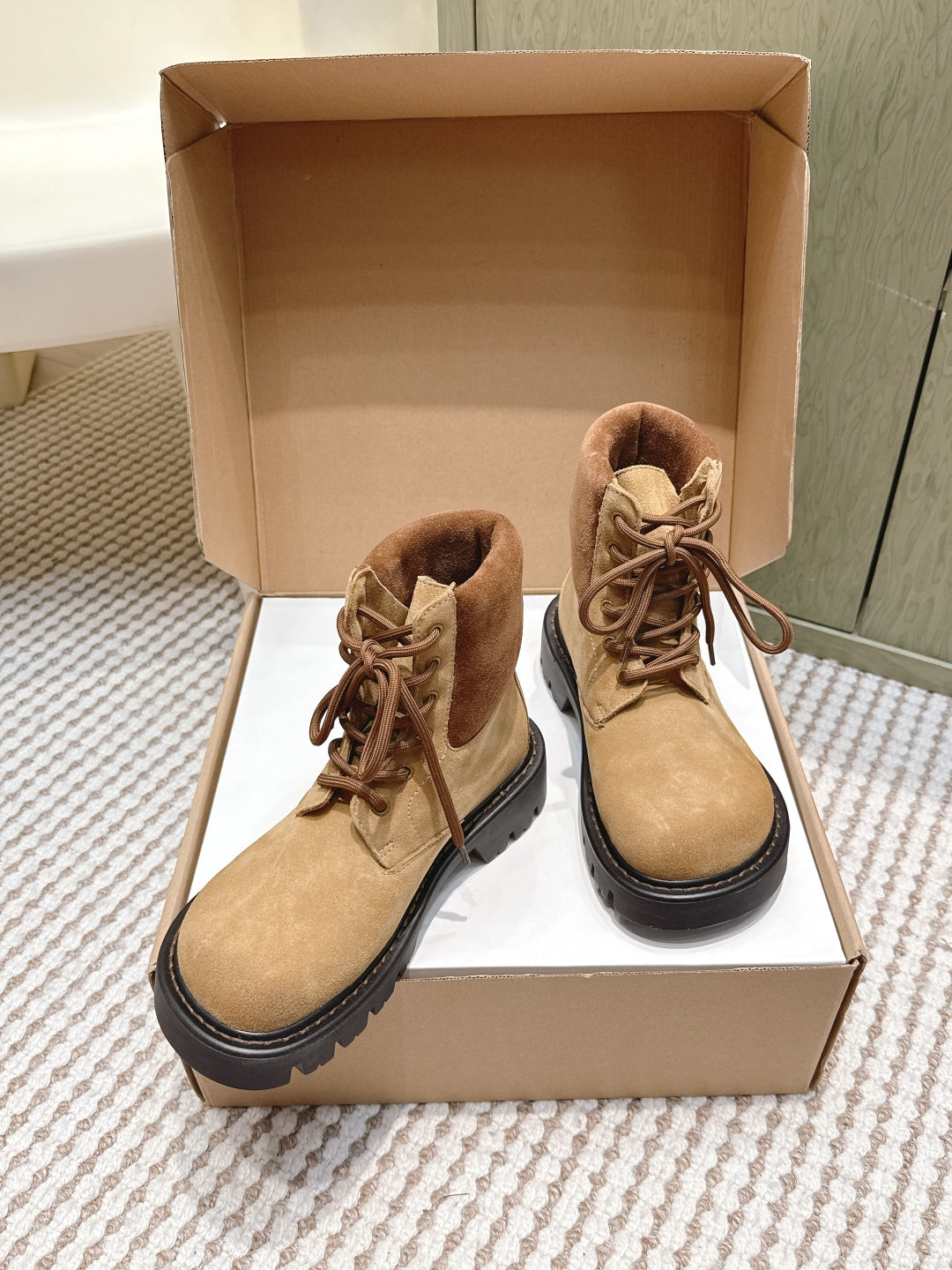 Loewe 2025 Sierra Ankle Boot Tan Black Suede  556050