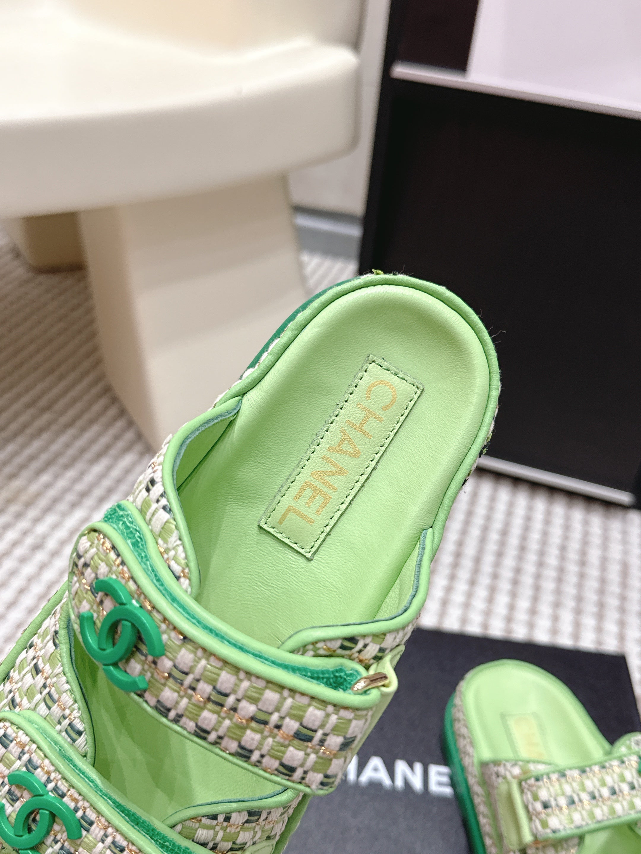 CC 26s Sandals Light Green Beige Leather Raffia 632392