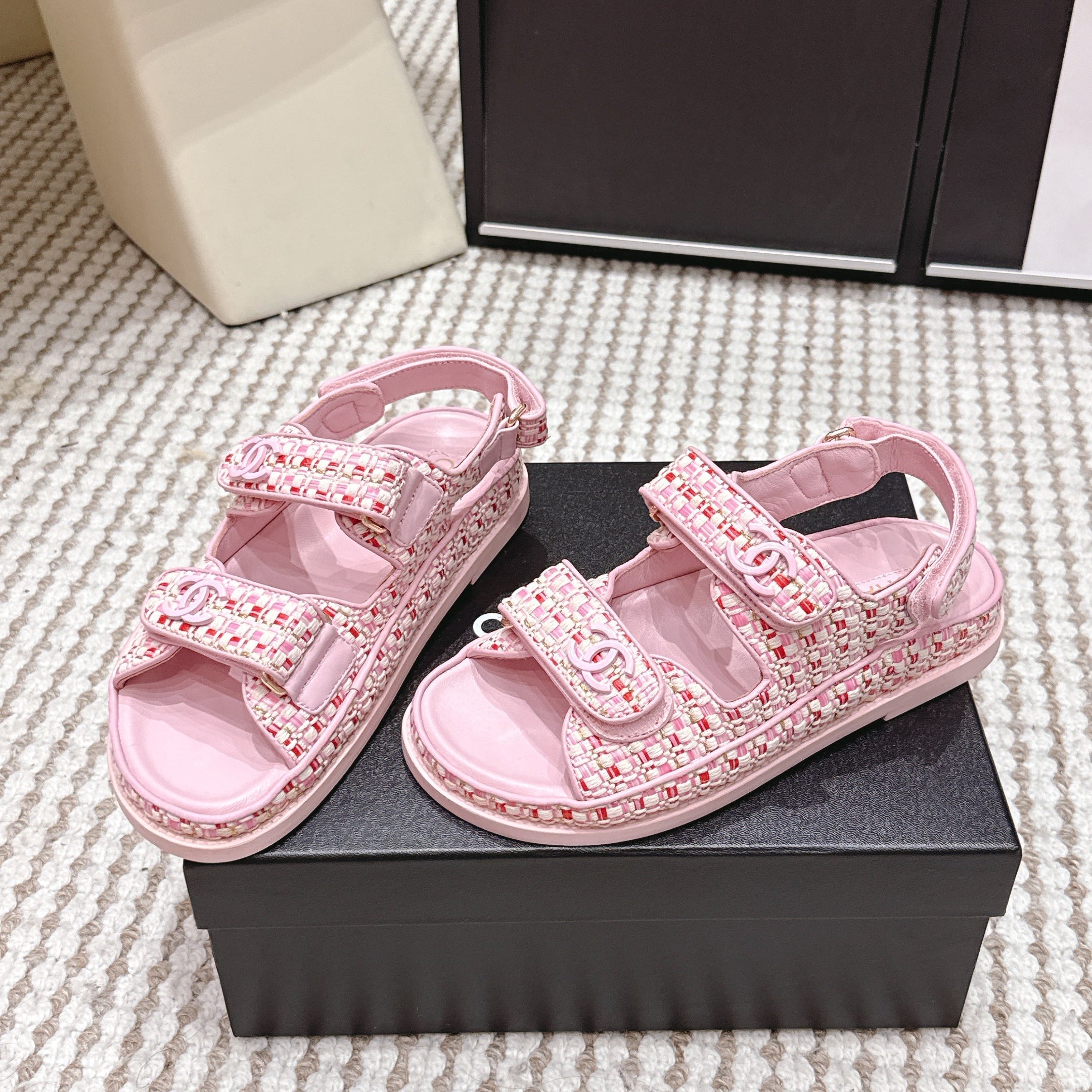 CC 26s Sandals Light Pink Leather Raffia 632402