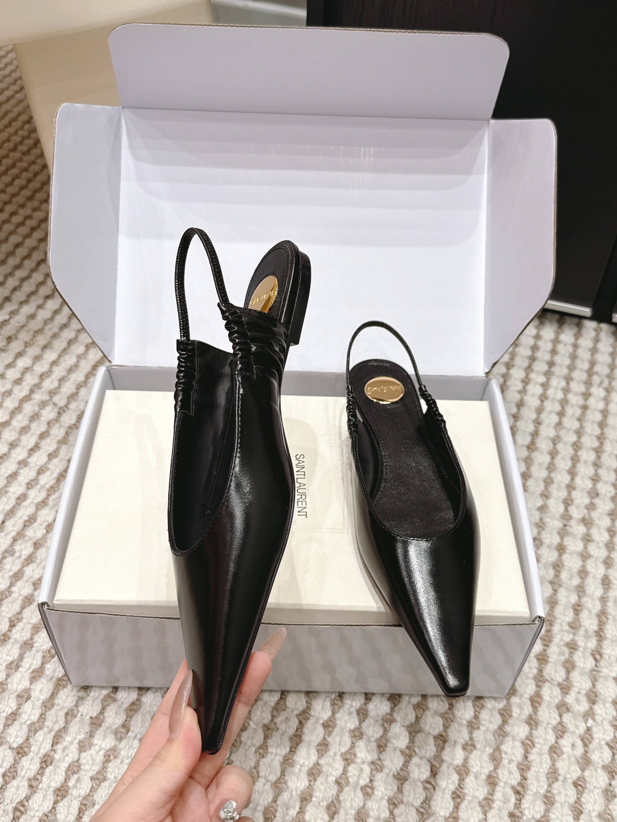YSL 26ss Flat Slingback Black Glossy Leather 654711
