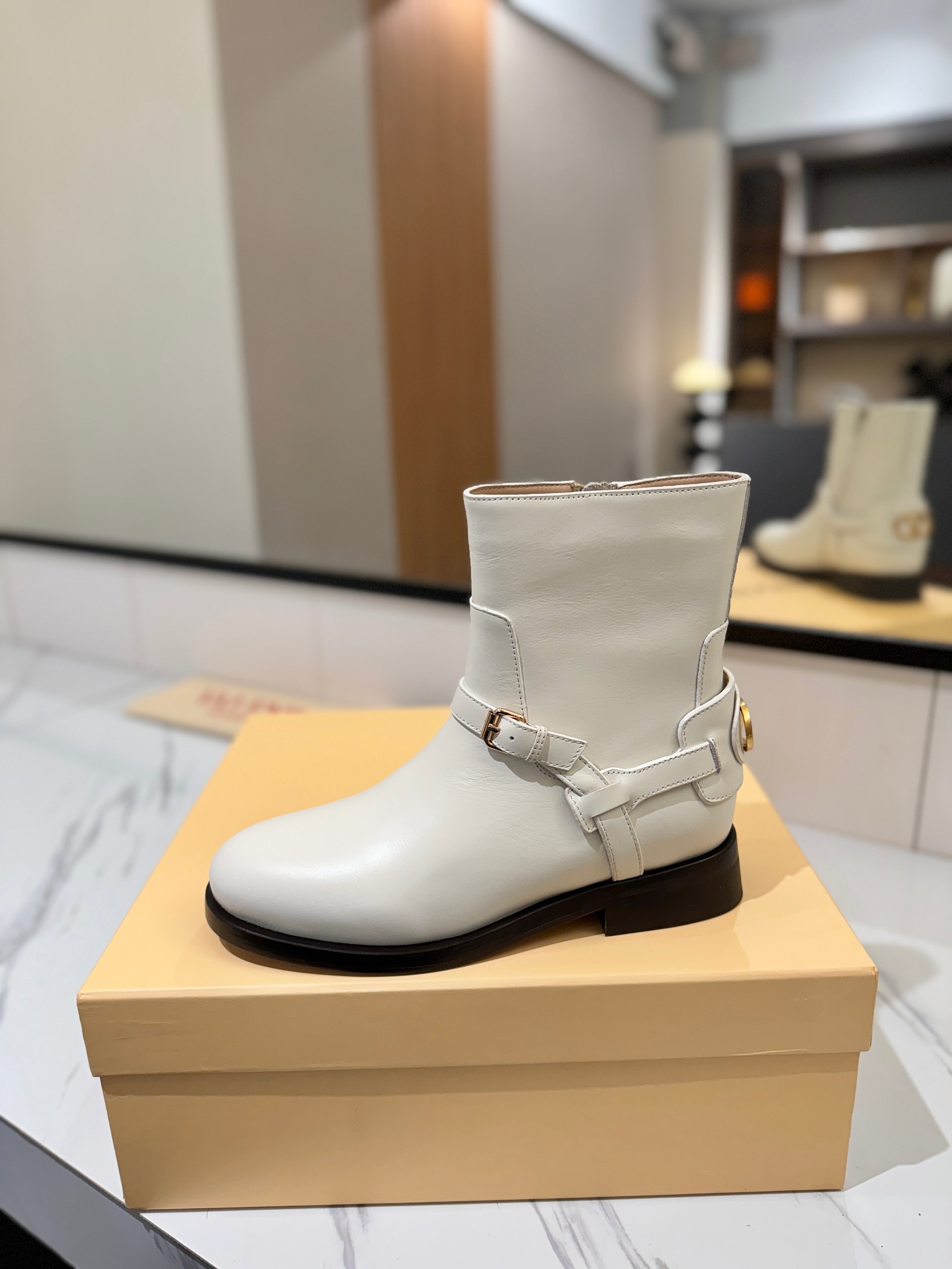Valentino 2025 Pattie Boot White Calfskin 560746