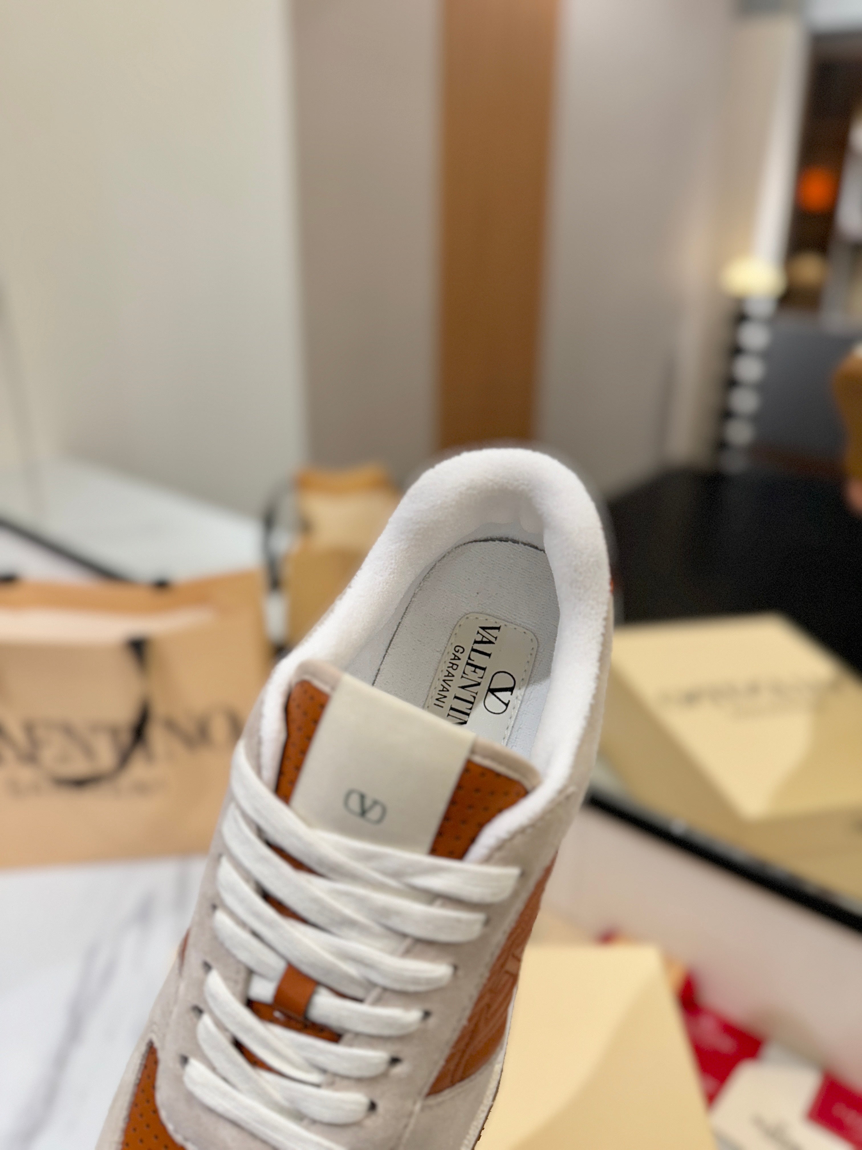 VT 25S  Casual Sneakers Light Gray Brown Suede Cowhide  560750