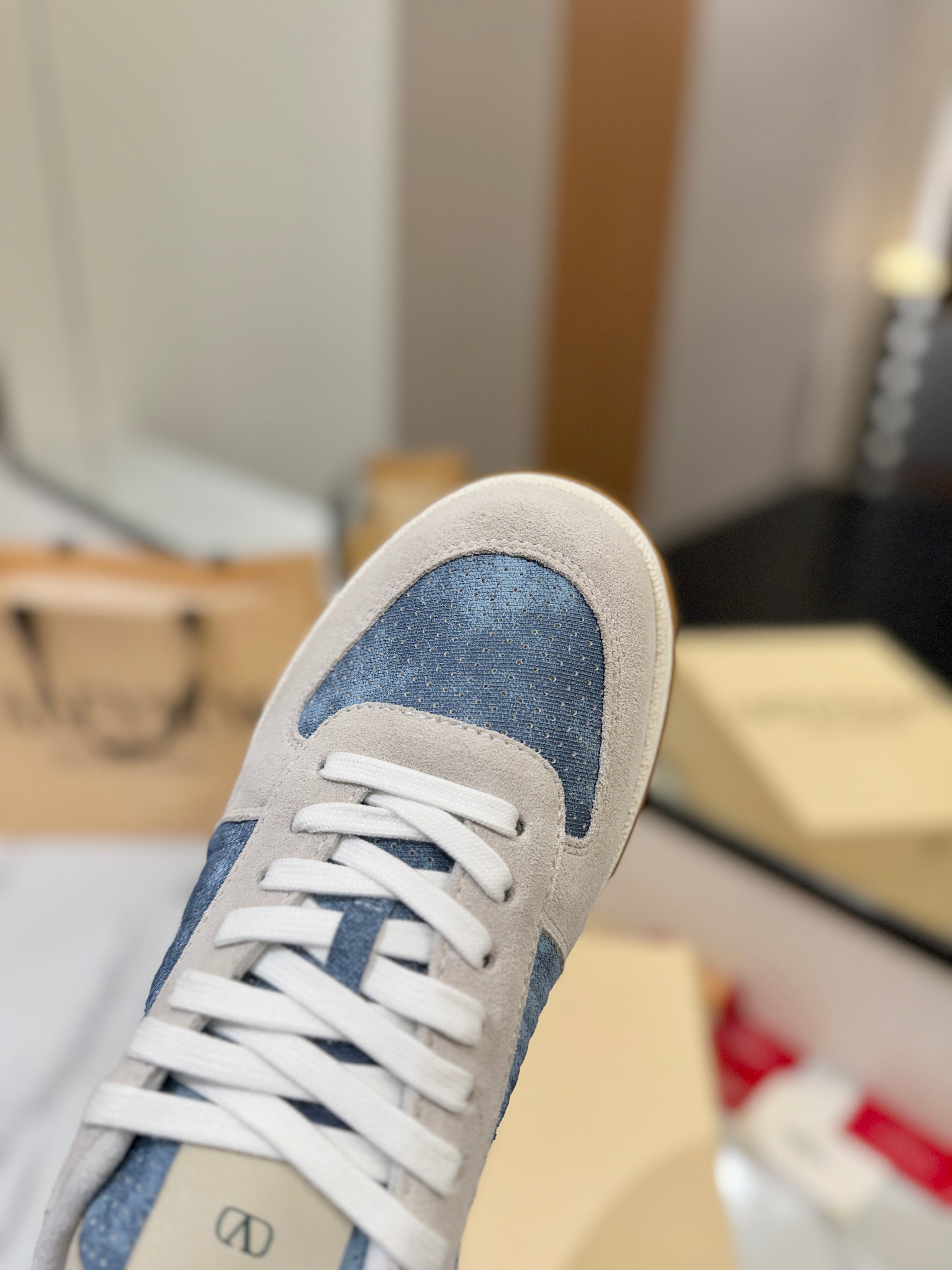 VT 25S  Casual Sneakers Light Gray Blue Suede Cowhide  560752