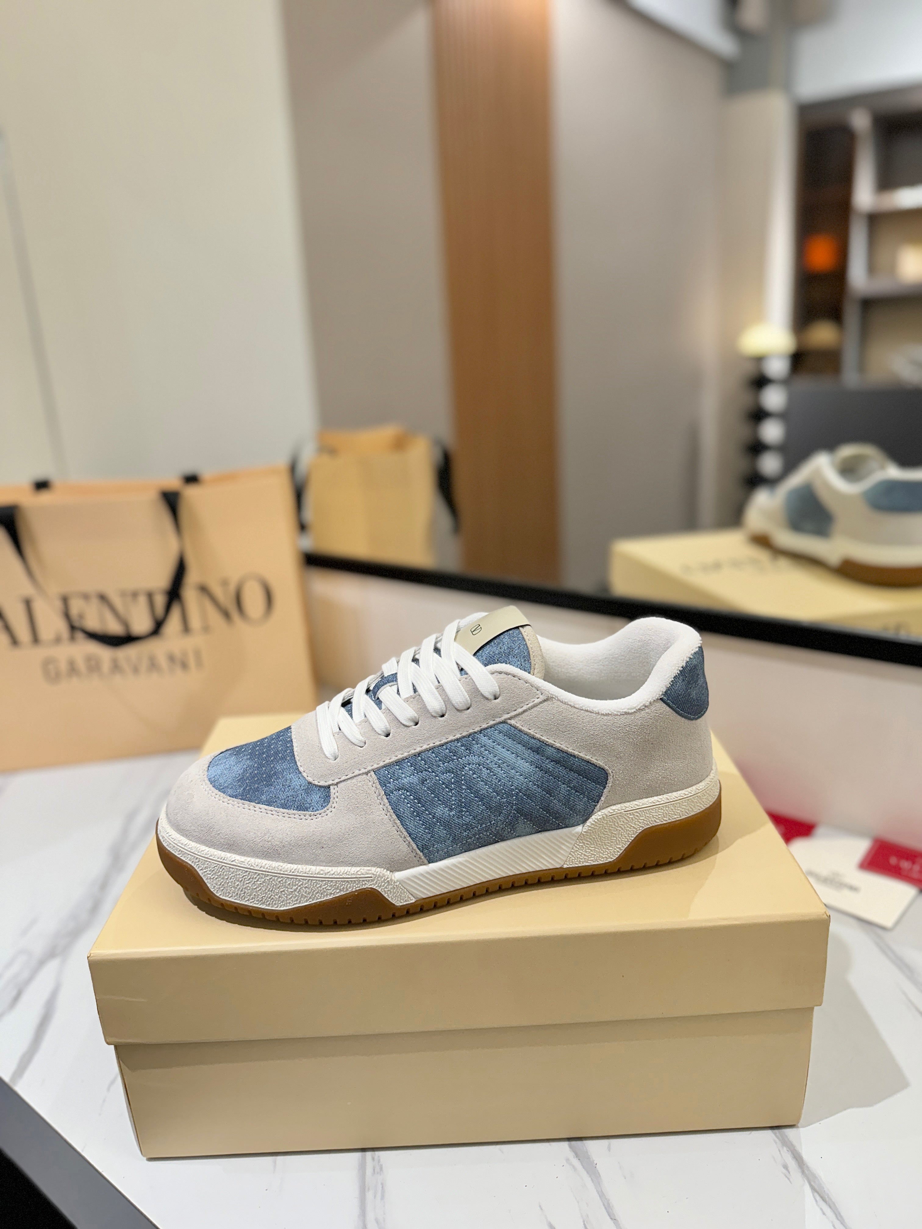 VT 25S  Casual Sneakers Light Gray Blue Suede Cowhide  560752