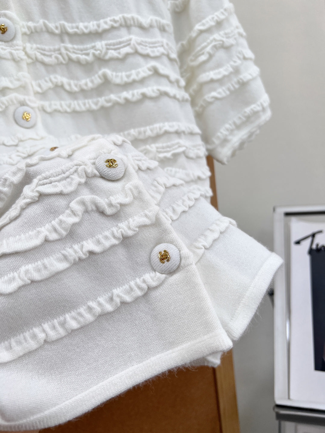 Chanel 2026 Collared Short-Sleeved Cardigan White Cotton 472923
