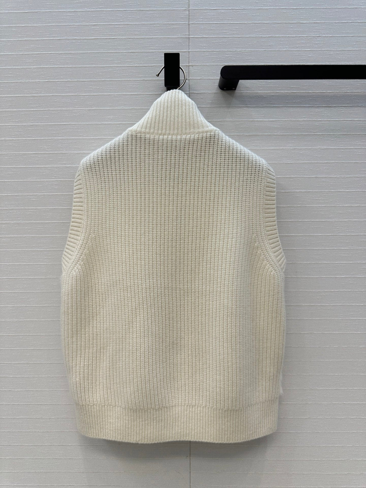 LP 25 Vest White Fur Cashmere 303355