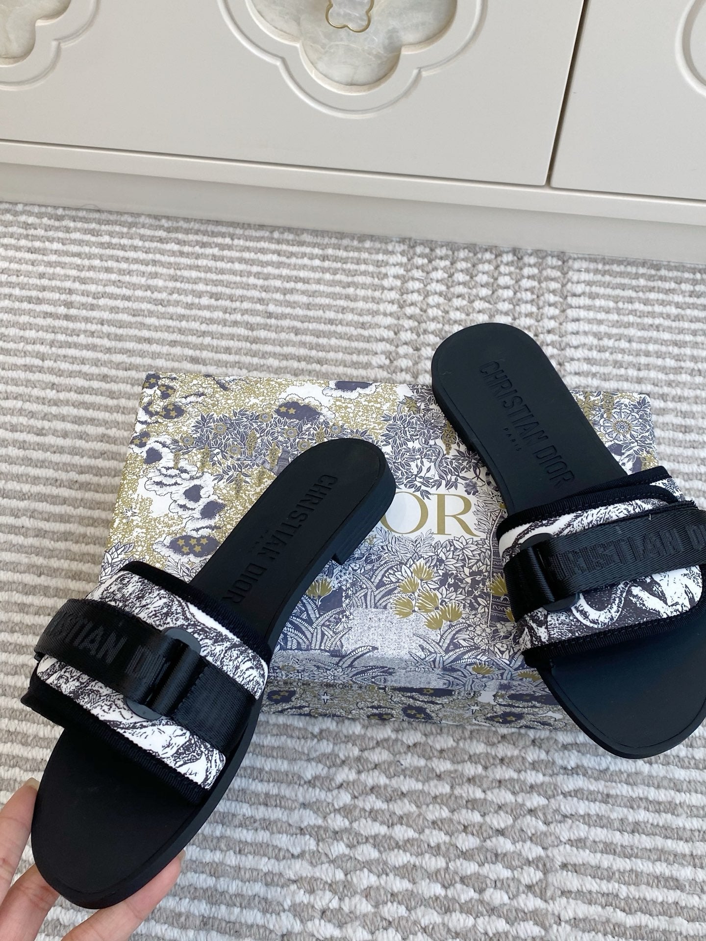 CD 26s Flat Slippers Black White Canvas Rubber 648130