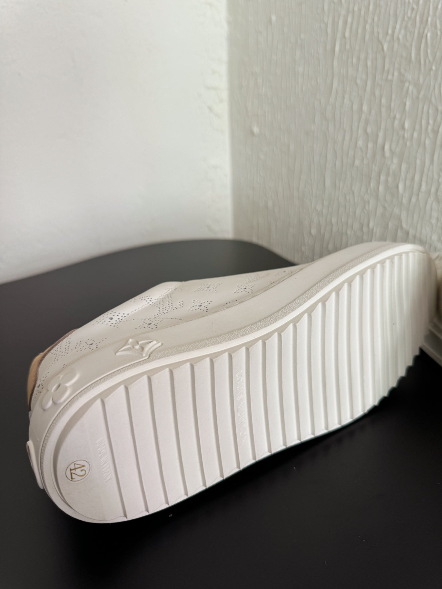 LV Sneakers Time Out Light White Monogram Calfskin