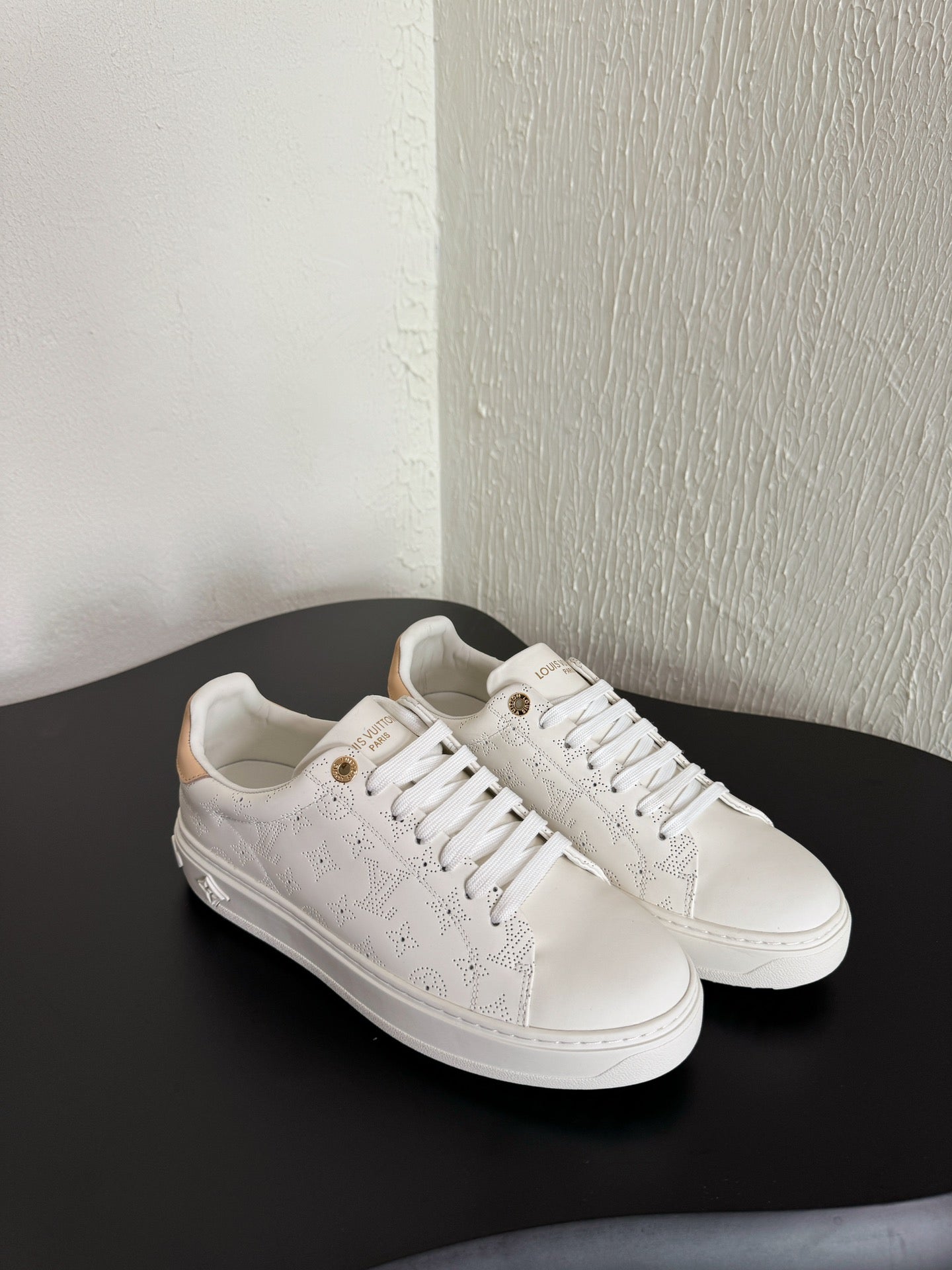 LV Sneakers Time Out Light White Monogram Calfskin