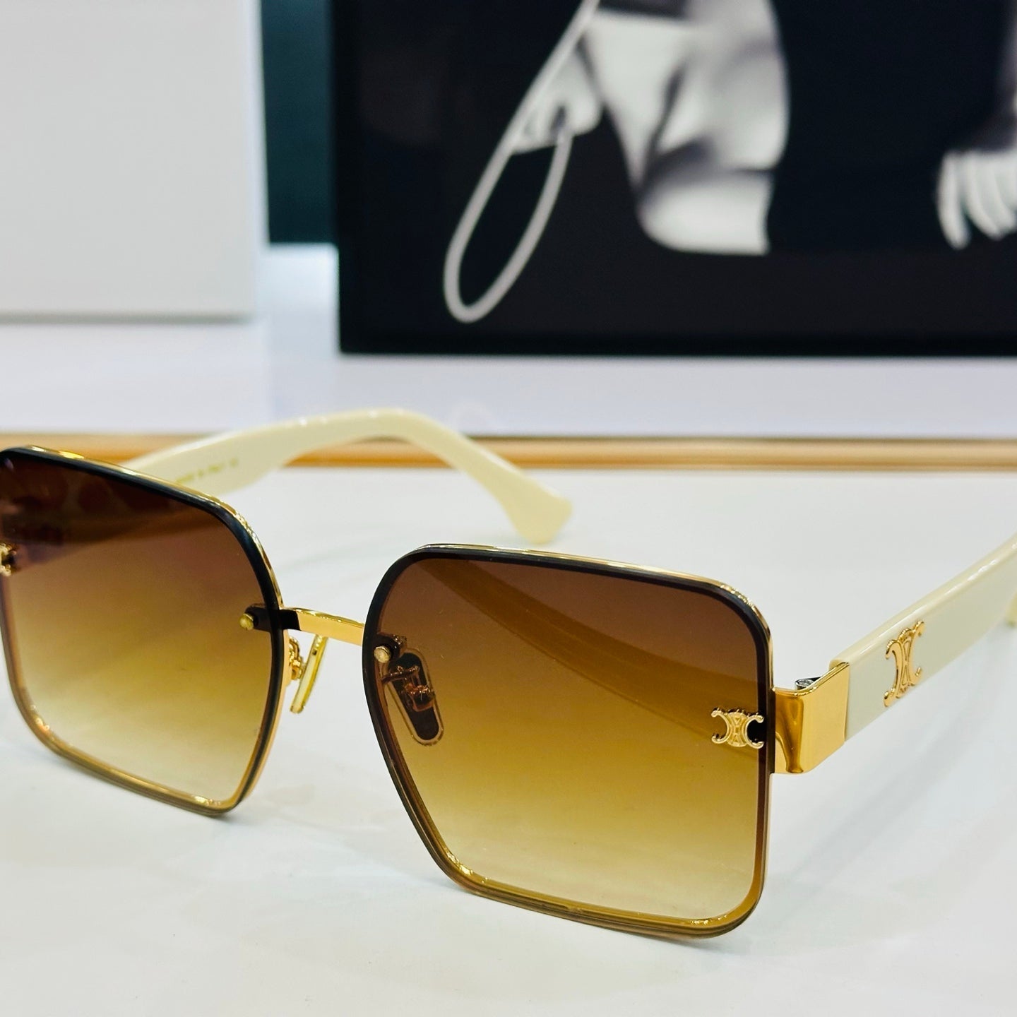 TRIOMPHE SQUARE SUNGLASS CL40238 IN ACETATE