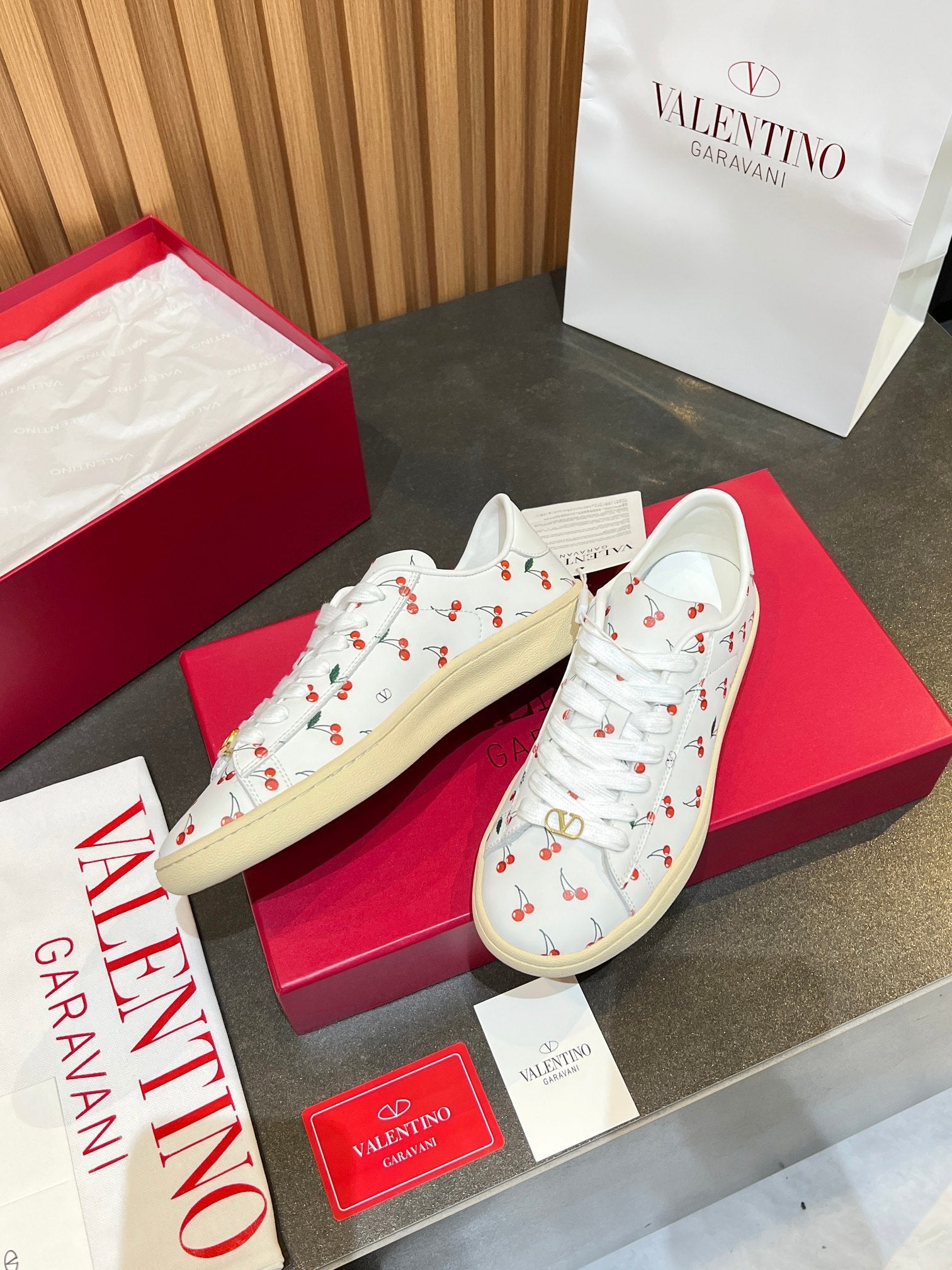 VT 25S  Casual Sneakers White Red Cowhide 563091