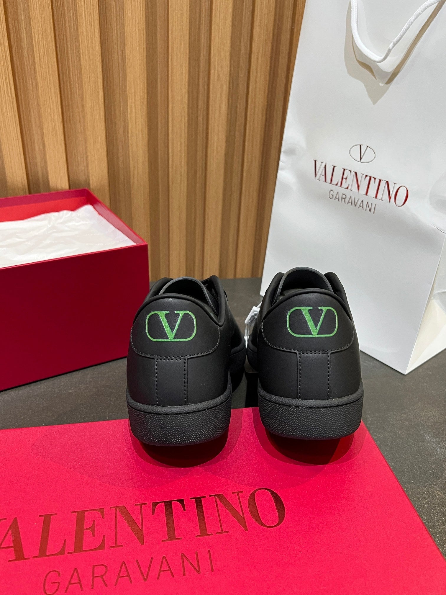 VT 25S  Casual Sneakers Black Cowhide 563092