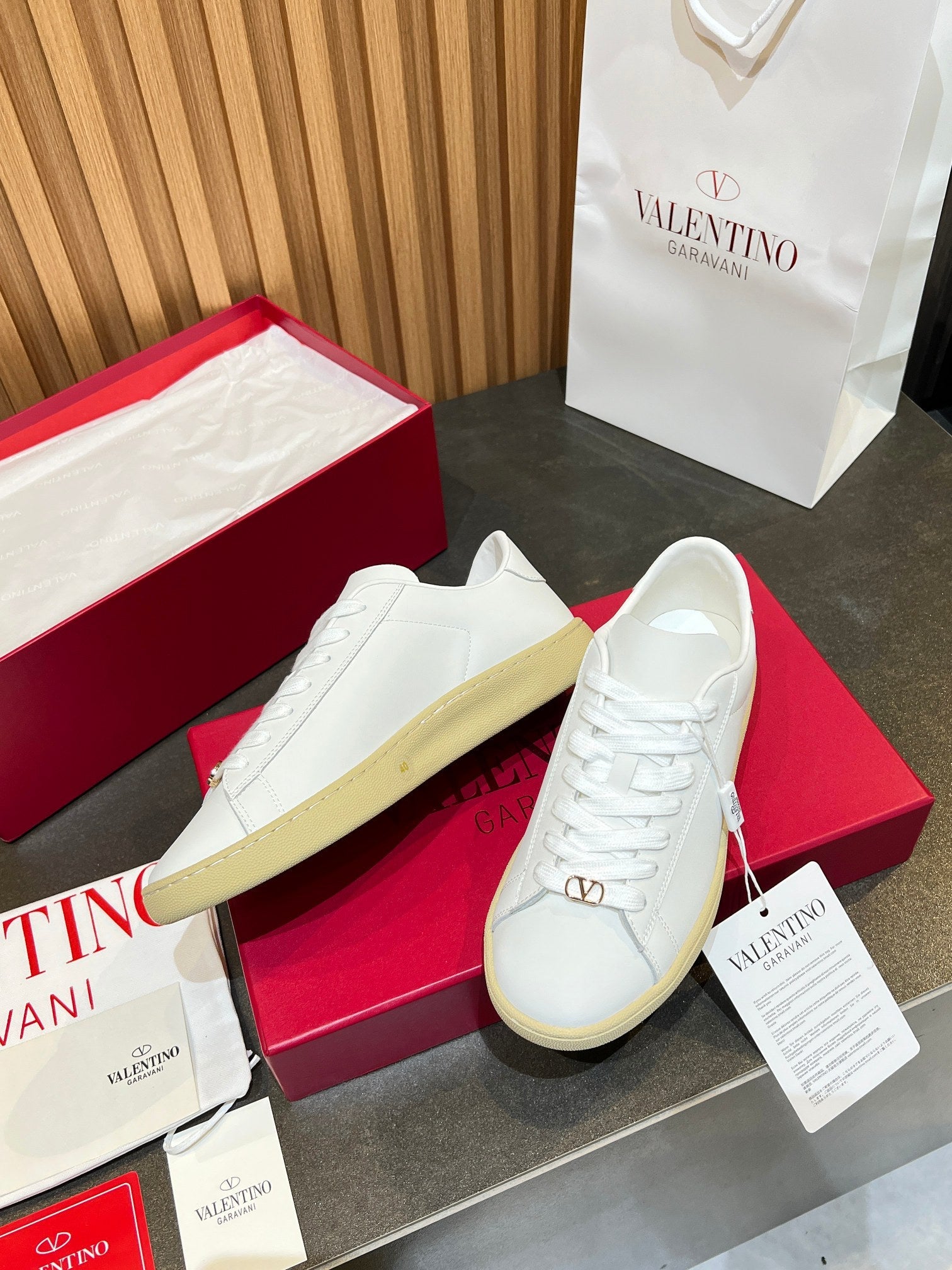 VT 25S  Casual Sneakers White Cowhide 563095