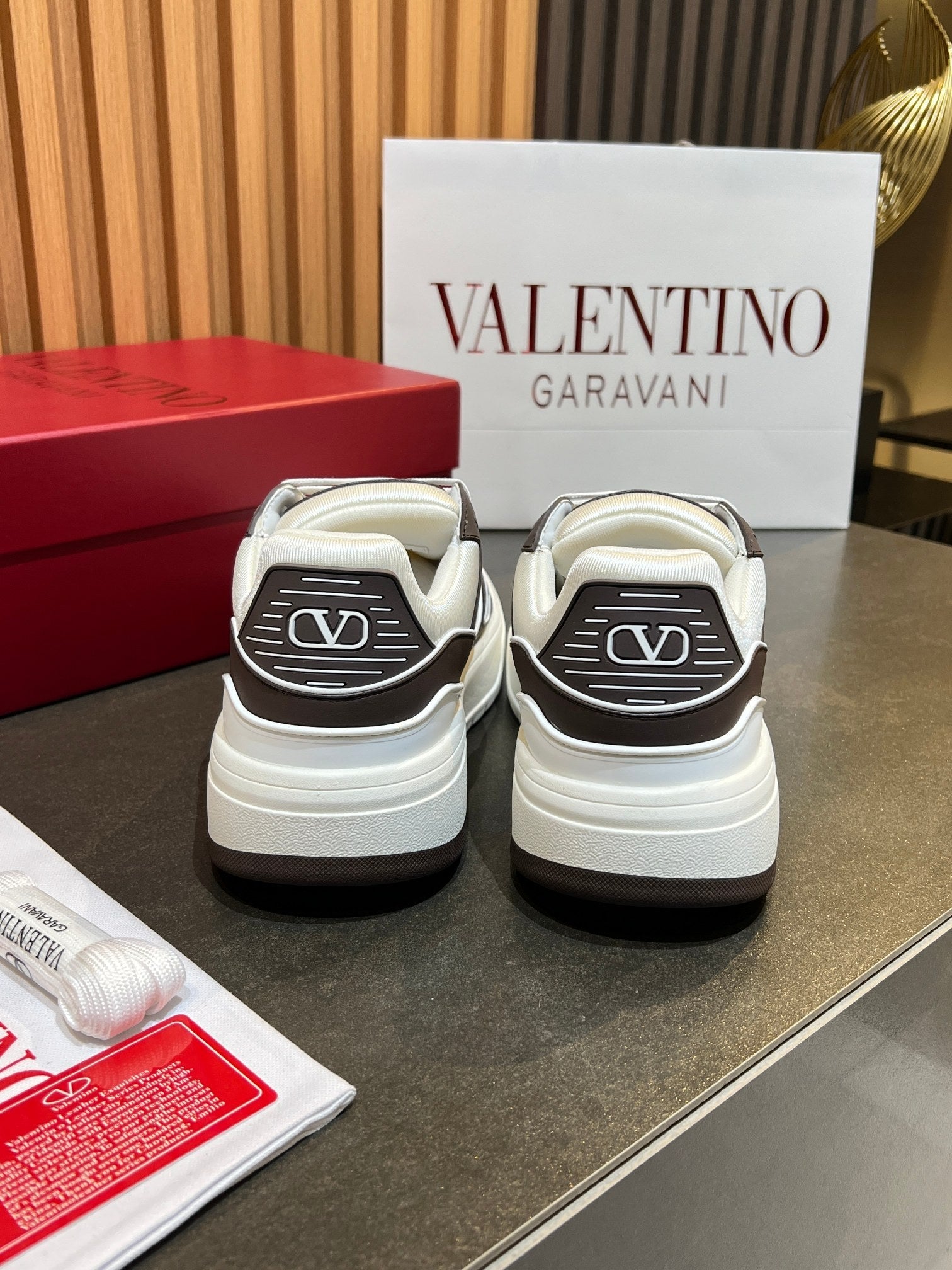 VT 25S Couple Sneakers White Chocolate Calfskin 563115