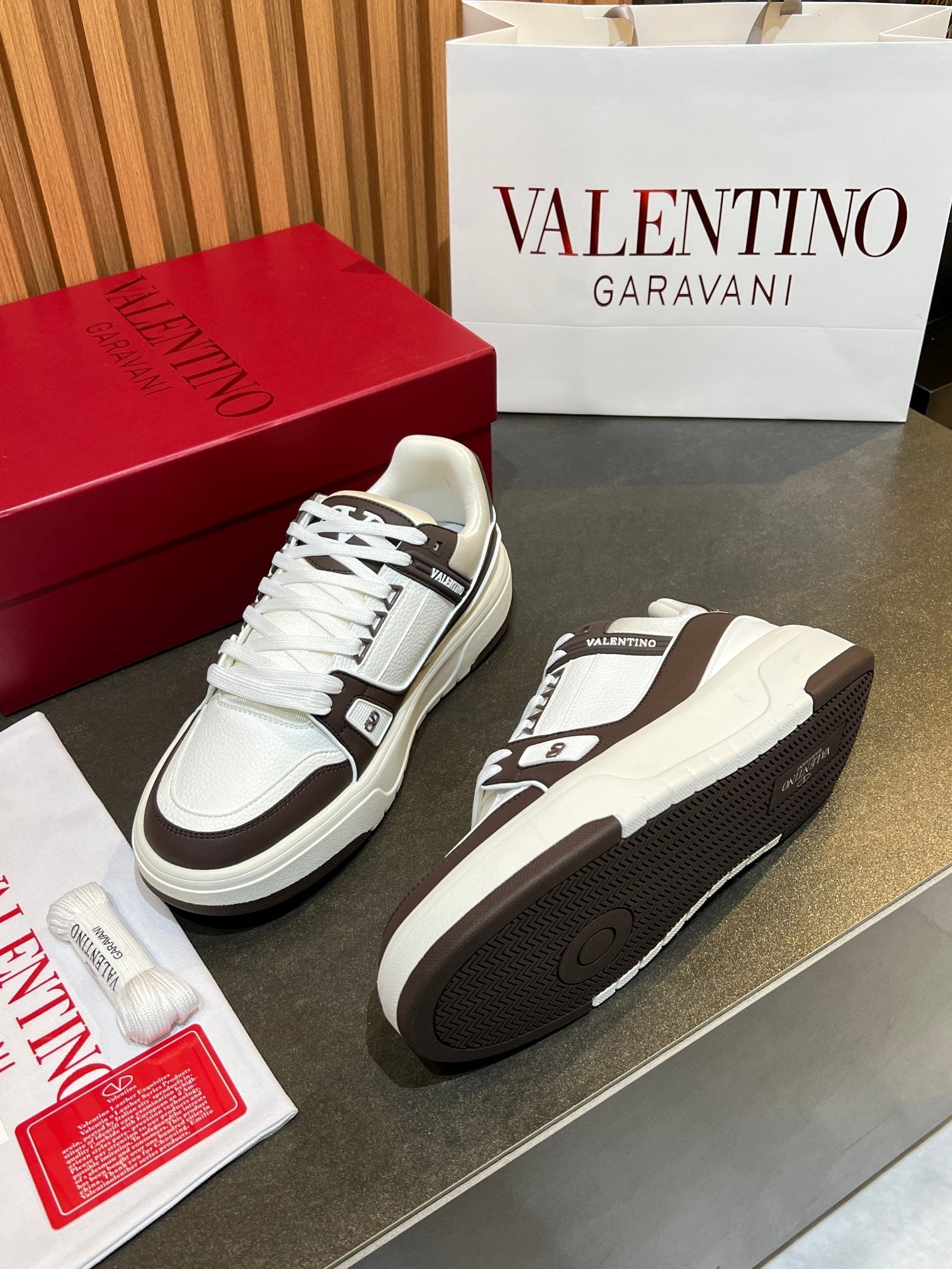 VT 25S Couple Sneakers White Chocolate Calfskin 563115