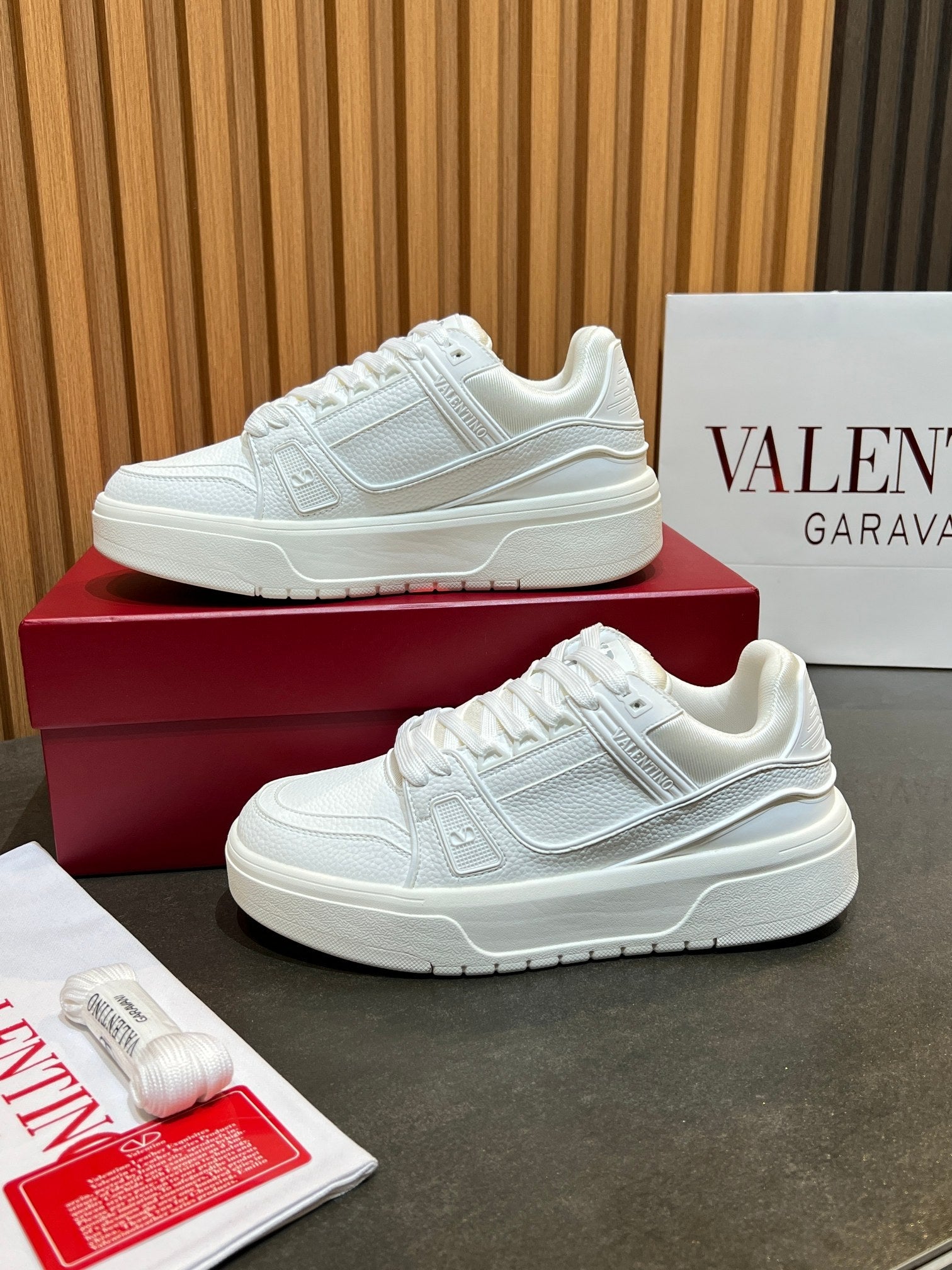 VT 25S Couple Sneakers White Calfskin 563117