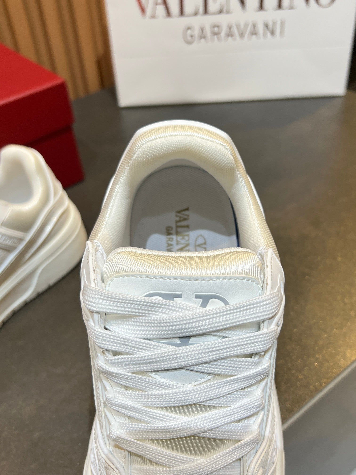 VT 25S Couple Sneakers White Calfskin 563117