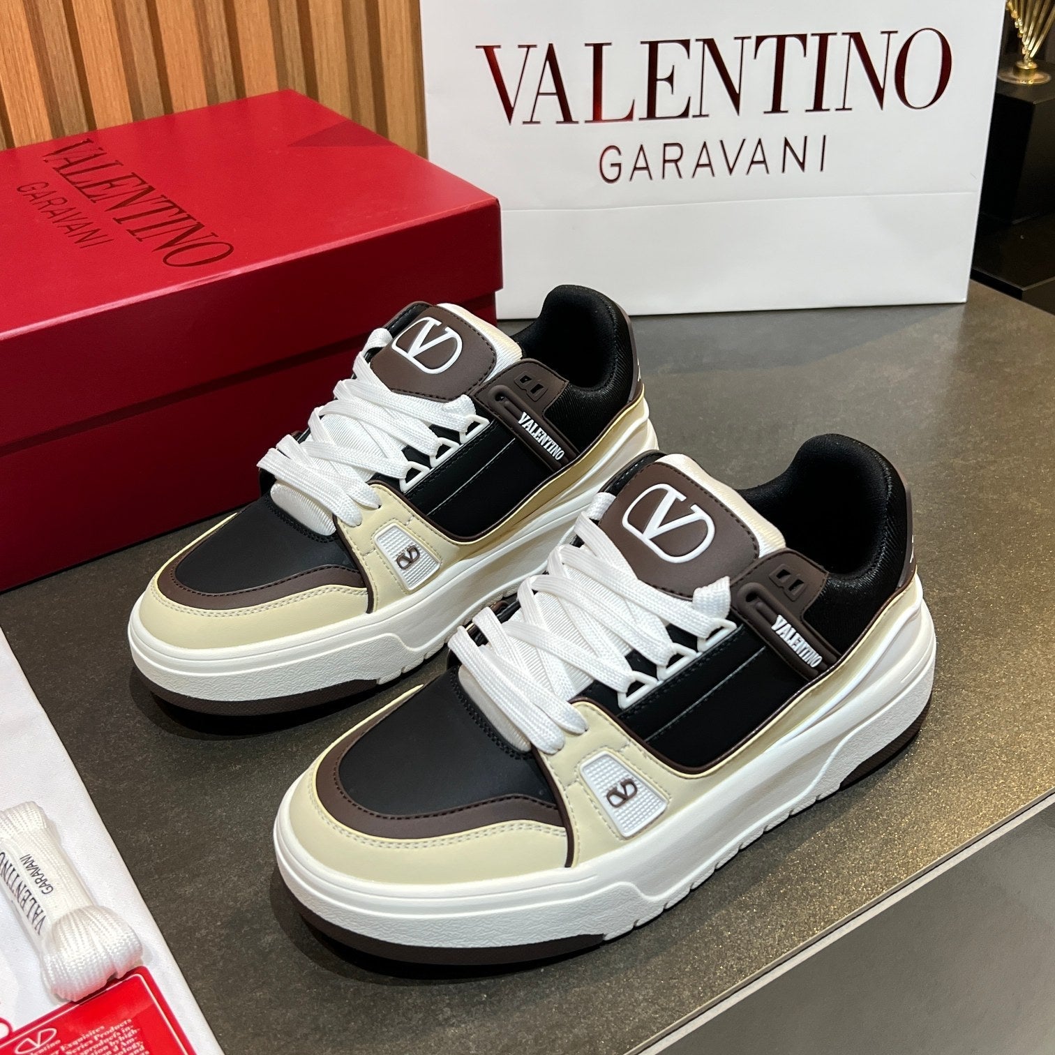 VT 25S Couple Sneakers Black Beige Calfskin 563118