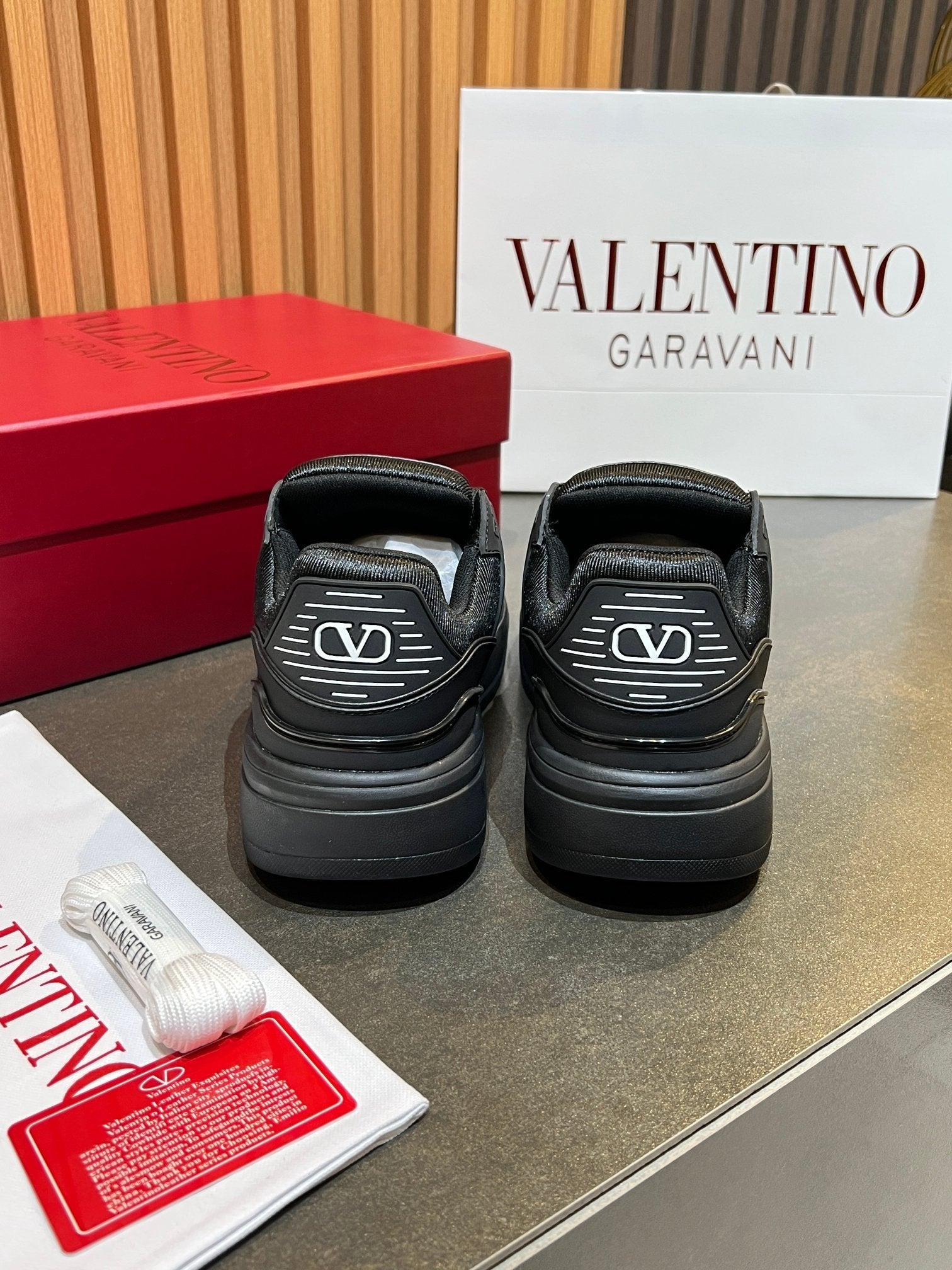 VT 25S Couple Sneakers Black Calfskin 563123