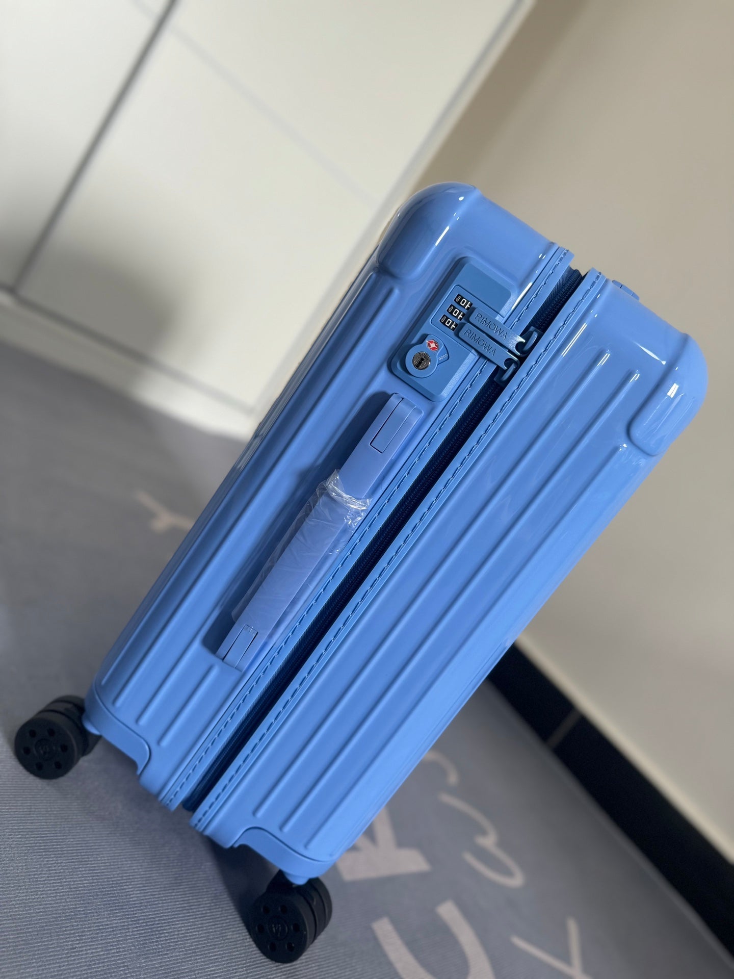 Rimowa 2025 Essential Suitcase Ocean Blue Polycarbonate 274086