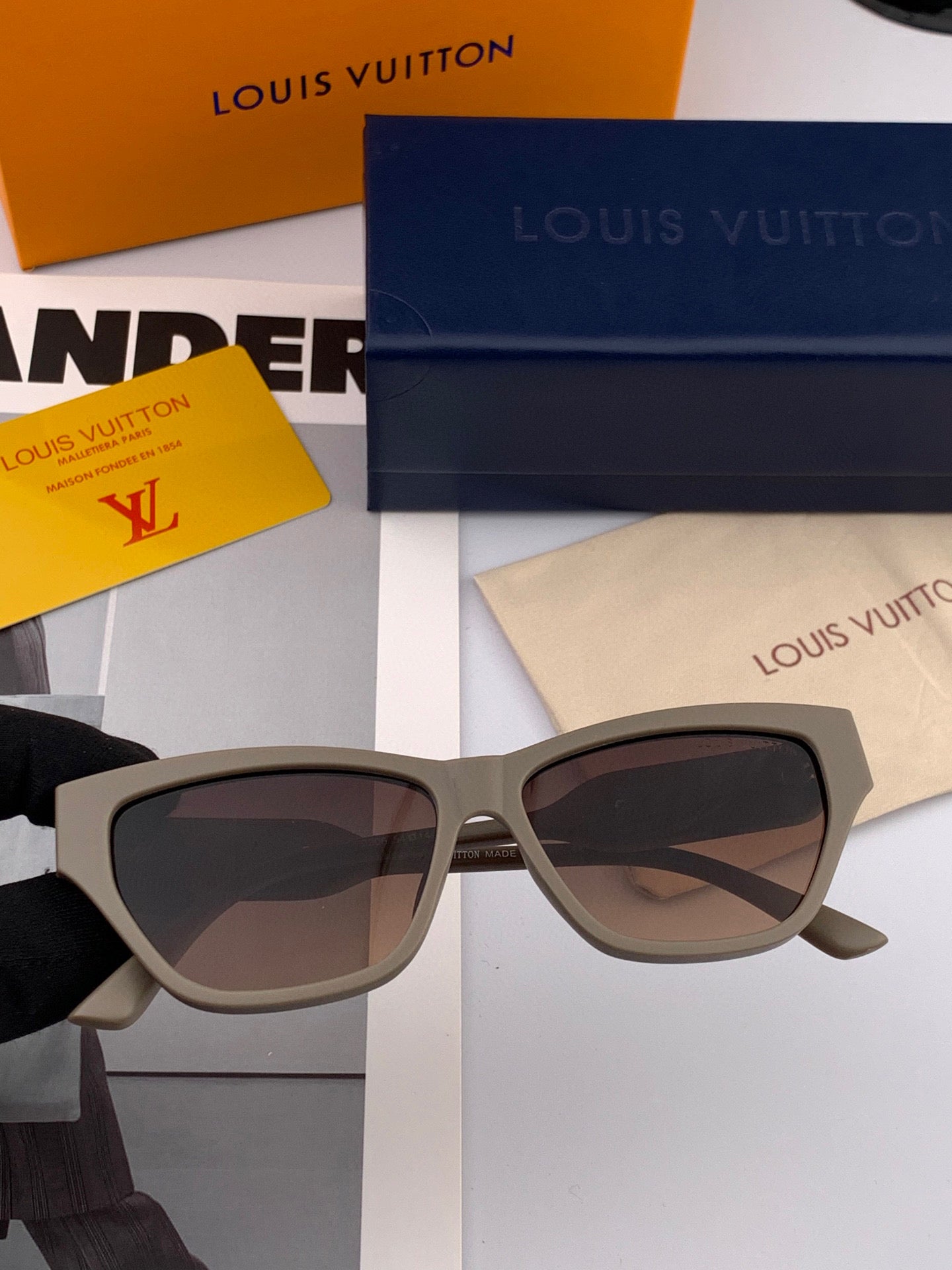 CAT EYE SUNGLASSES L6220 IN ACETATE